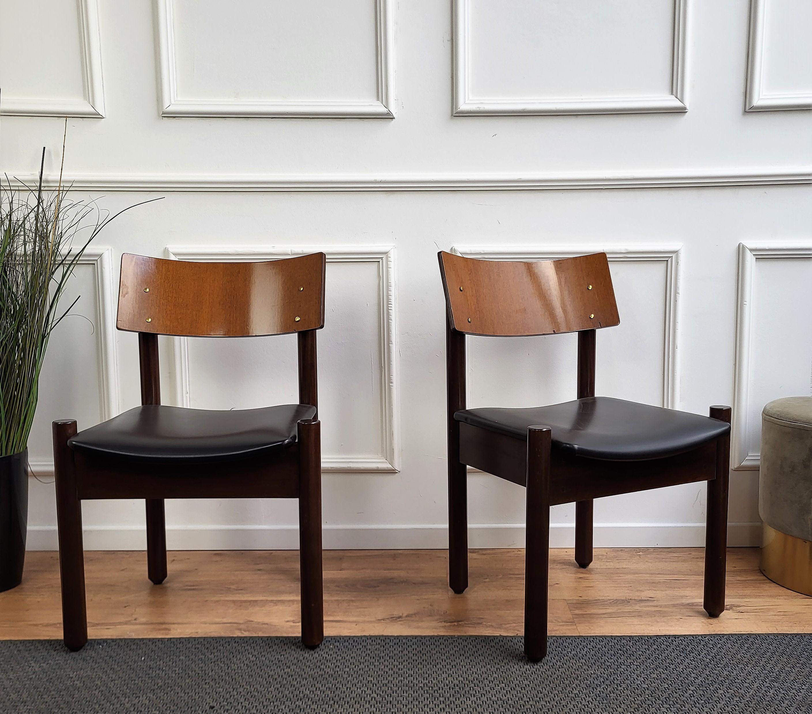 Tissu Ensemble de 6 chaises de salle à manger italiennes tapissées en bois de noyer, de style mi-siècle moderne en vente