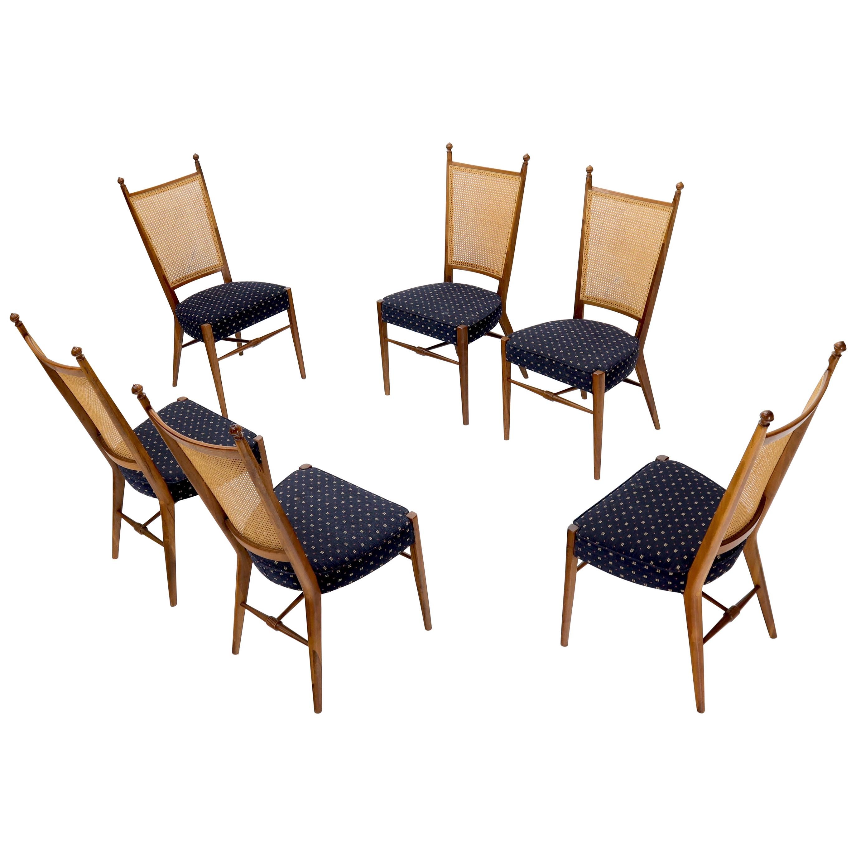 Lot de 6 chaises de salle à manger à dossier canné en noyer sculpté:: de style moderne du milieu du siècle