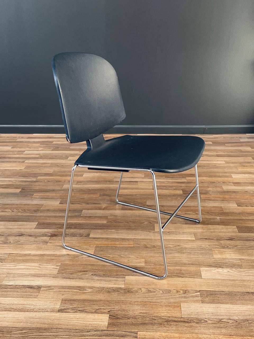 Ensemble de 6 chaises empilables chromées de style mi-siècle moderne par Steelcase en vente 1