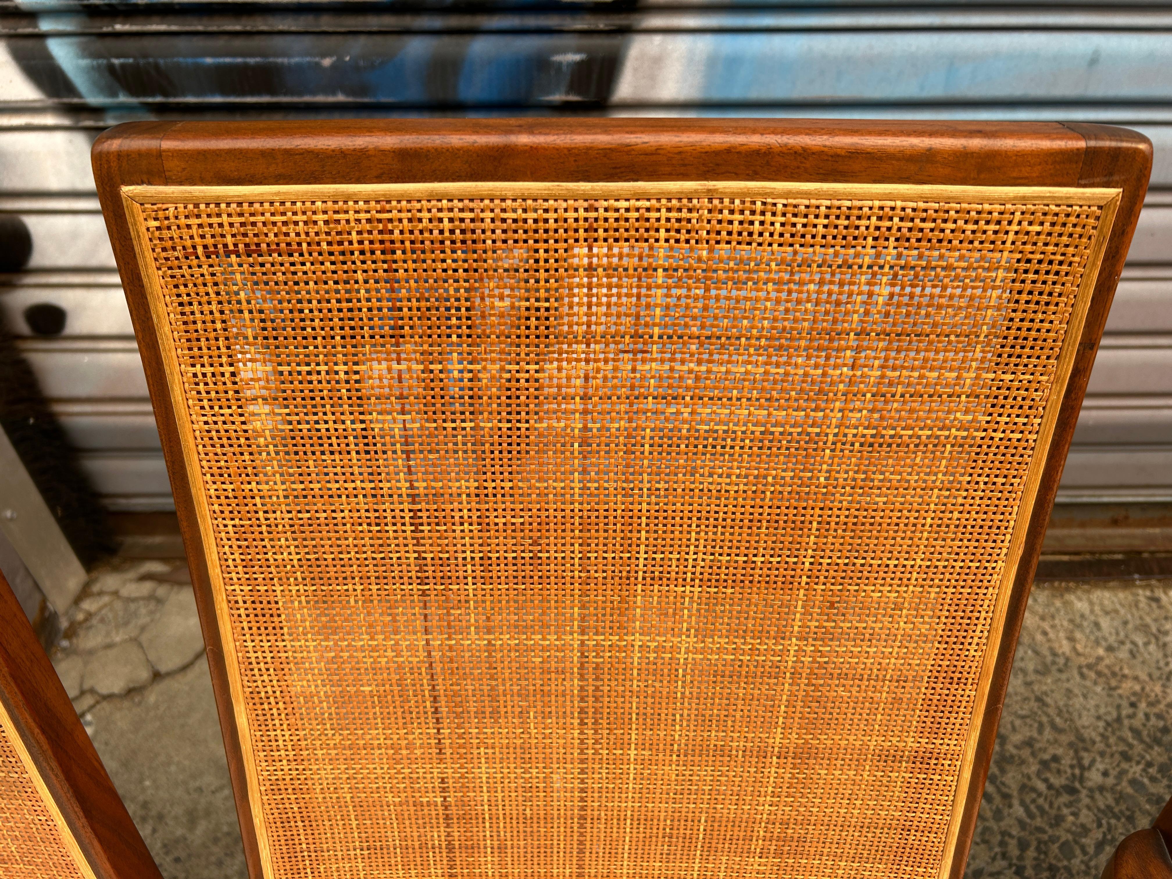 Ensemble de 6 chaises de salle à manger à dossier canné fuselé The Modernity en vente 1