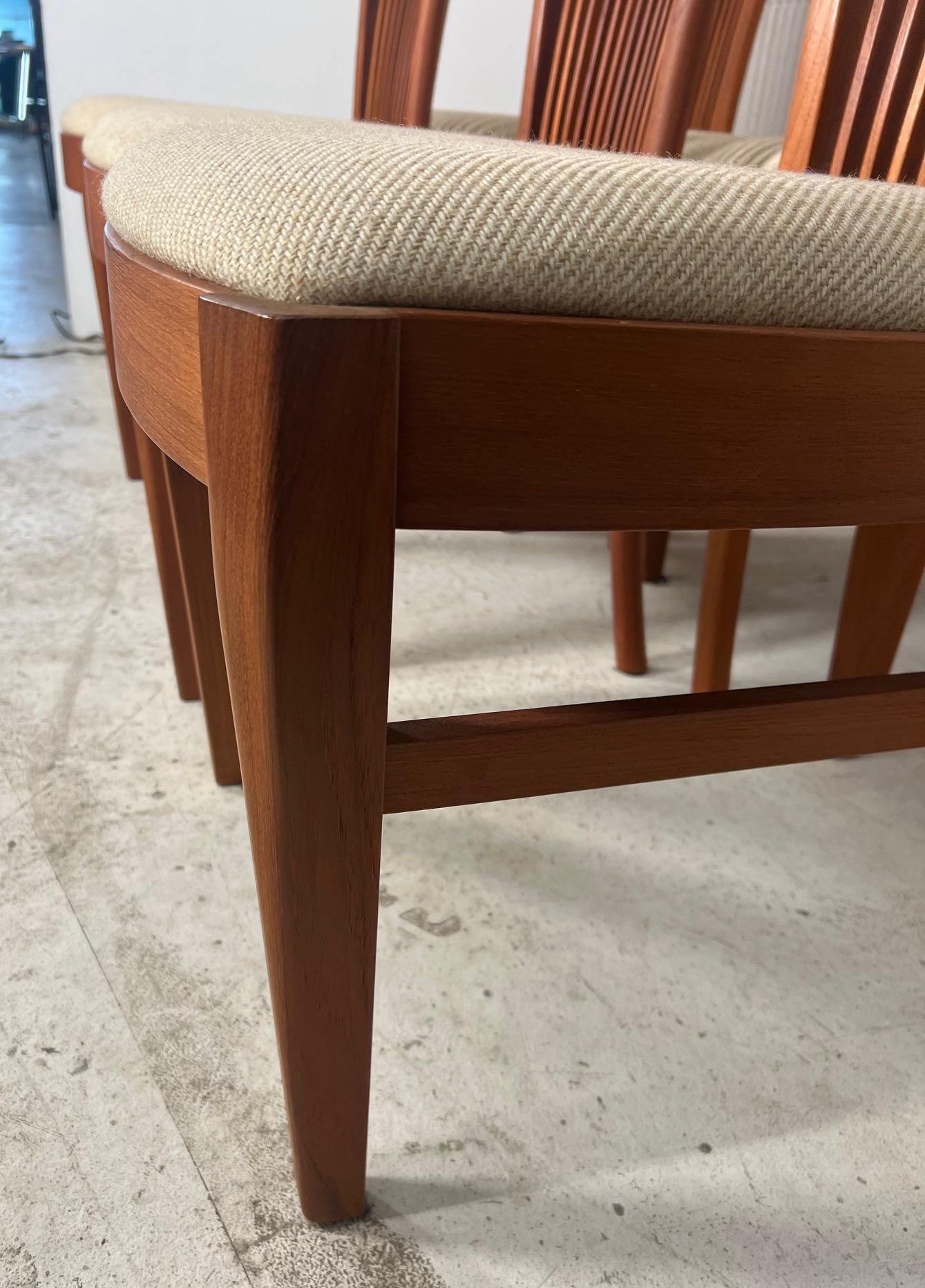 Set Of 6 Mid Century Modern Teak Dining Chairs By Sun Cabinet In Good Condition For Sale In Atlanta, GA