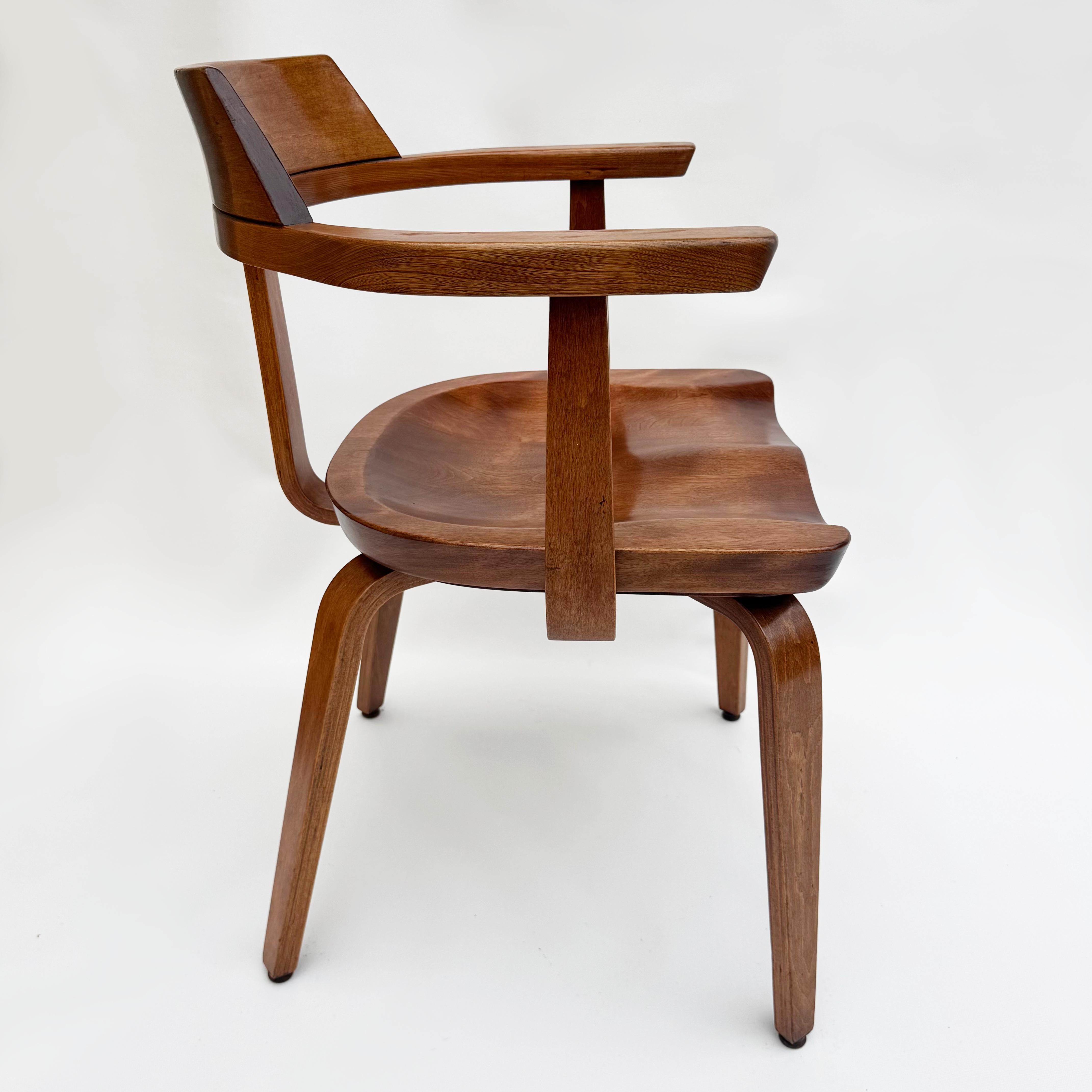 Carved Set of 6 Mid-Century Modern W199 Bent-Wood Chairs by Walter Gropius for Thonet For Sale