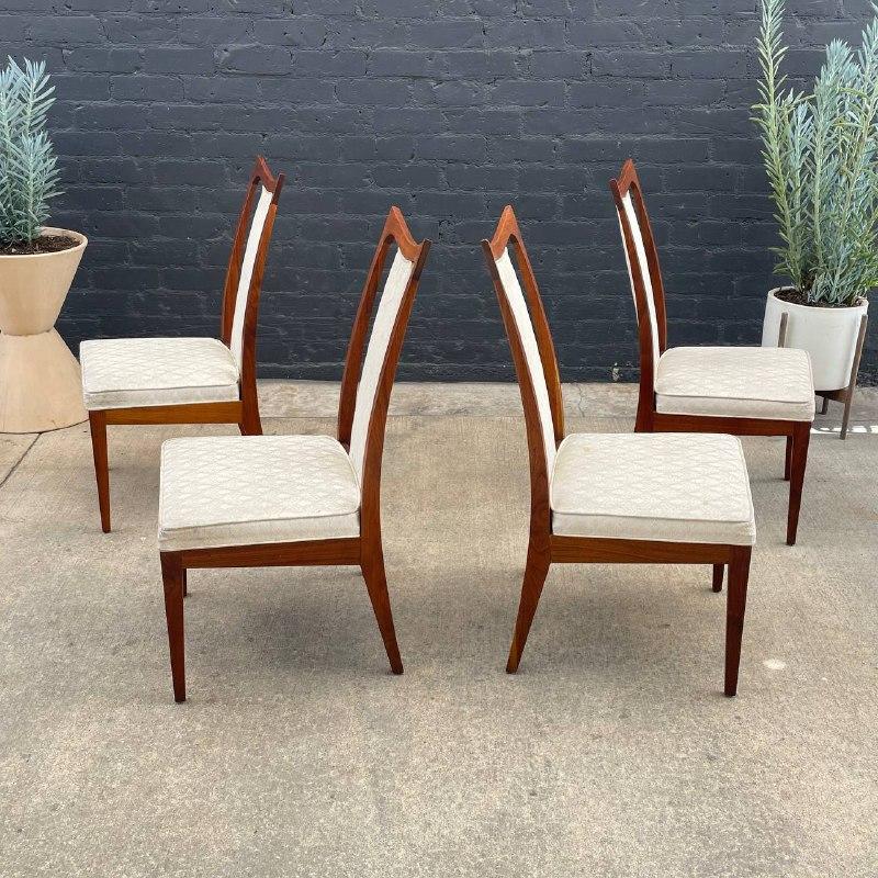 Set of 6 Mid-Century Modern Walnut Dining Chairs by John Kapel In Good Condition For Sale In Los Angeles, CA