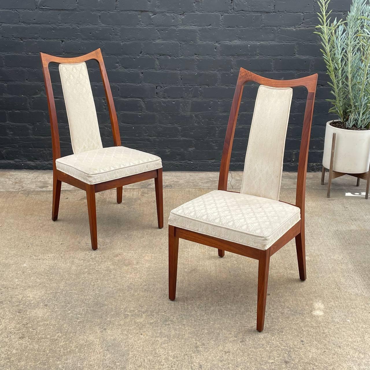 Fabric Set of 6 Mid-Century Modern Walnut Dining Chairs by John Kapel For Sale