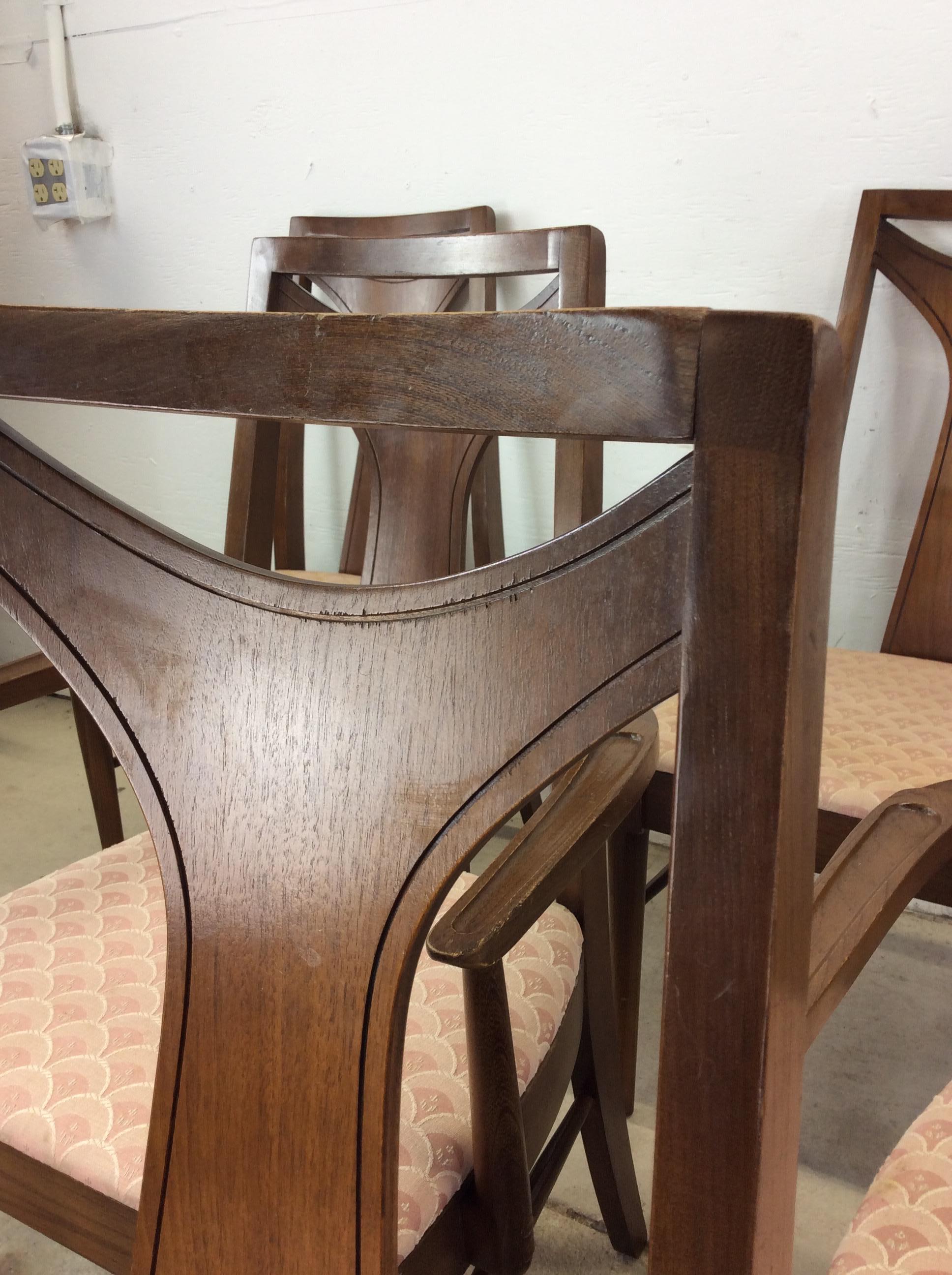 Americano Set di 6 sedie da pranzo in legno di noce della metà del secolo scorso con schienale in bengala in vendita