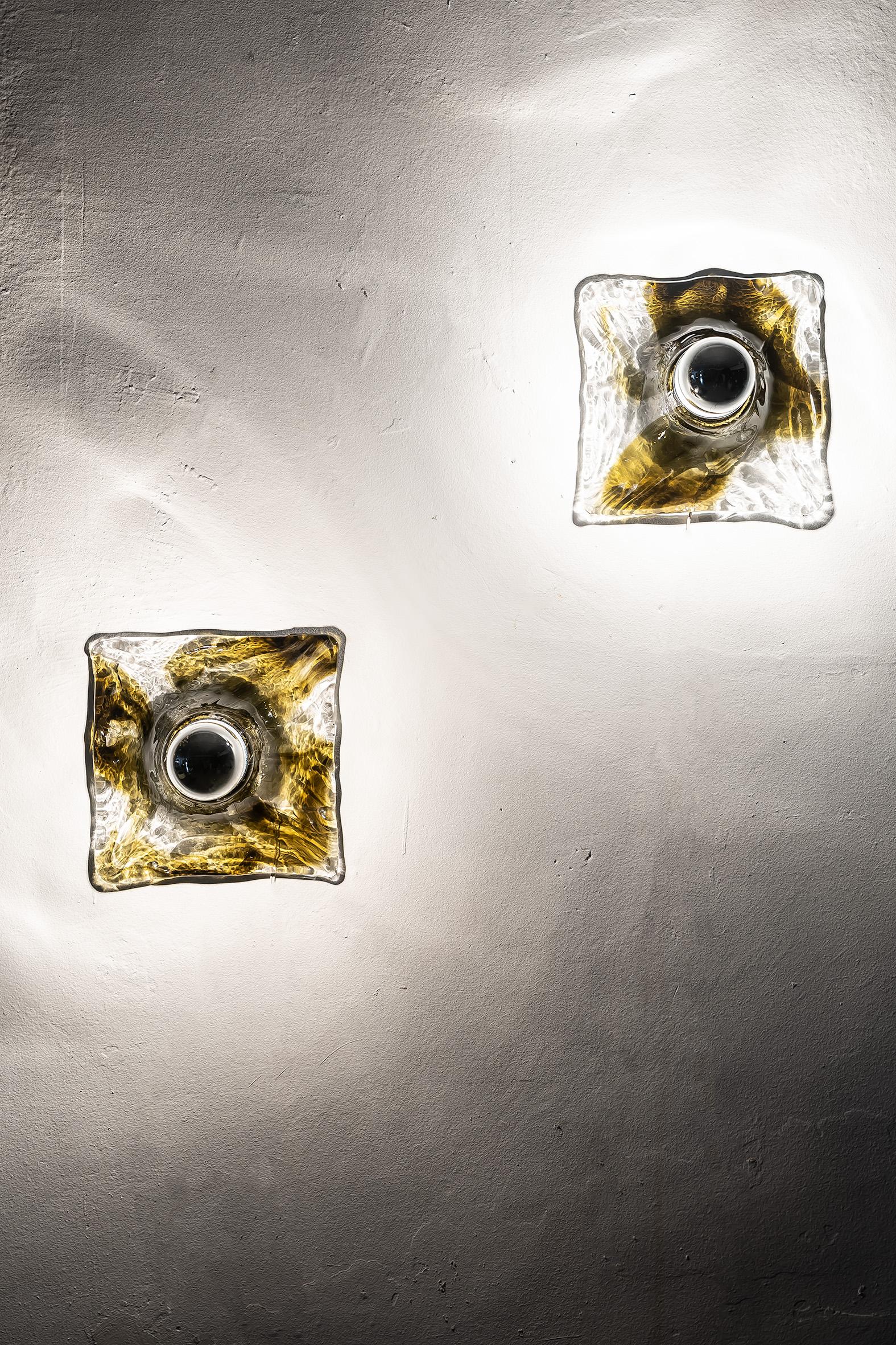 Estos seis apliques de cristal de Murano son algo más que iluminación: son declaraciones de diseño atemporales. Sopladas a mano en Italia durante la década de 1970 y atribuidas a La Murrina, cada pieza refleja la elegante artesanía y el refinado