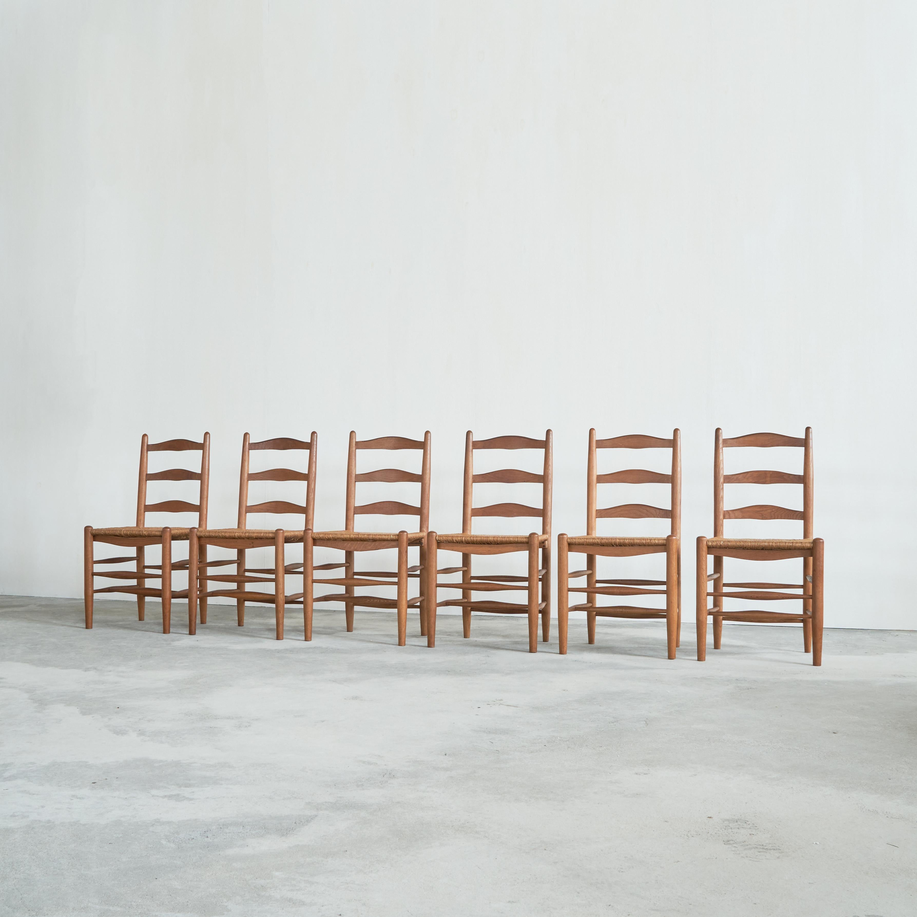Européen Ensemble de 6 chaises en chêne et jonc du milieu du siècle 1950 en vente