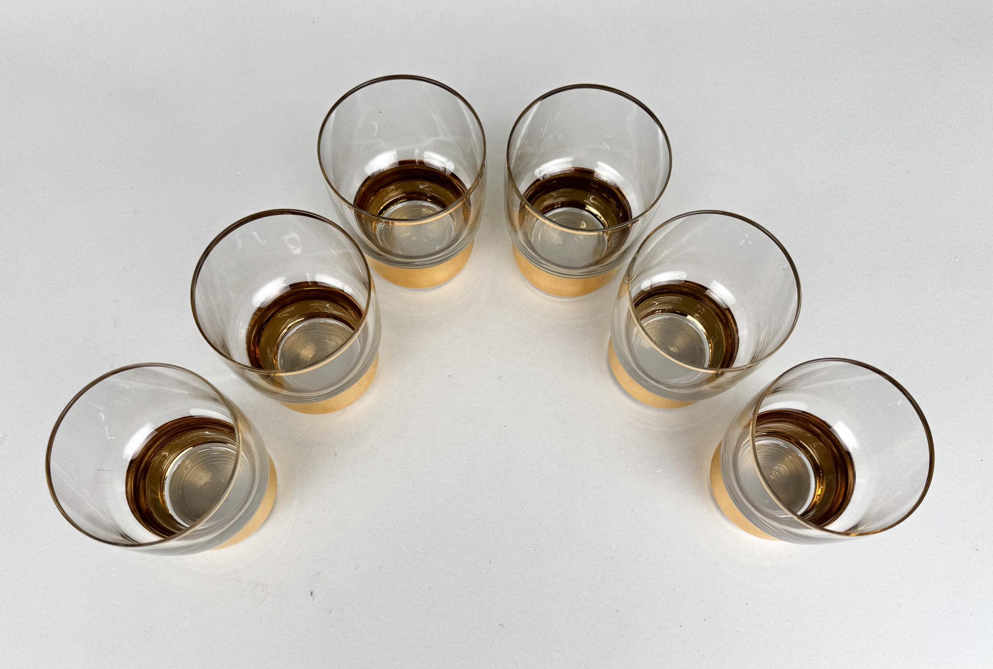 Set of 6 Mid-Century Richly Gilded Glasses, 1950's In Good Condition For Sale In Praha, CZ