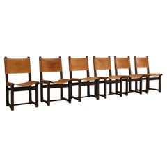 6 Stühle im spanischen Mid-Century-Stil aus patiniertem cognacfarbenem Leder und Nieten