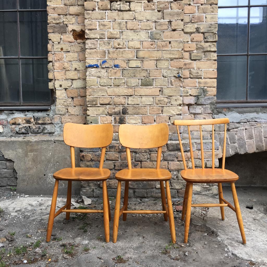 Set of 6 Swedish beechwood dining or kitchen chairs from 1950s-1960s.

Measures: H 78/85 cm
W 39/37 cm
D 40 cm
H(seat) 46 cm.

 