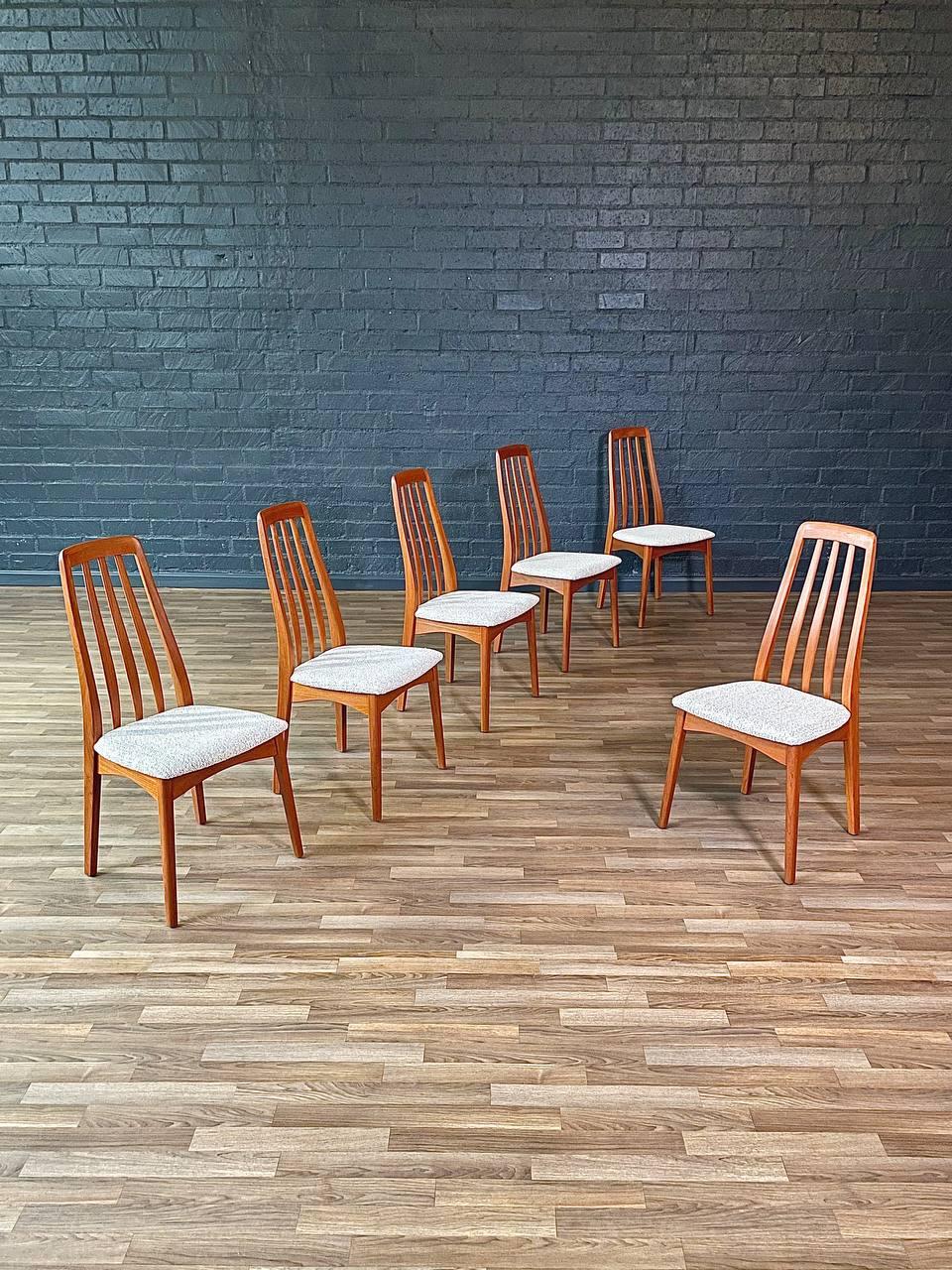 Mid-Century moderno Appena rifinito - Set di 6 sedie da pranzo in teak moderne svedesi del metà secolo in vendita