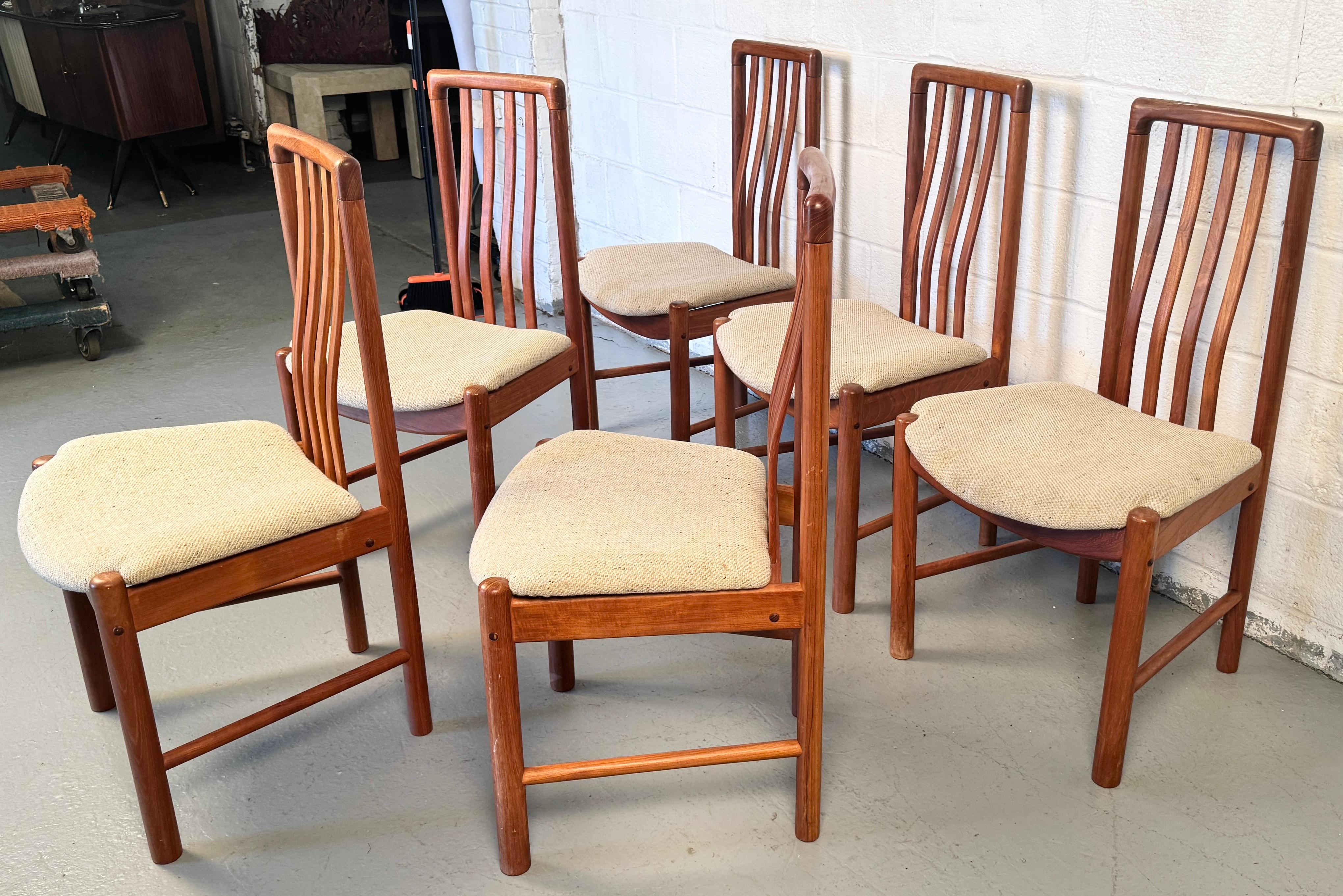 Mid-Century Modern Ensemble de 6 chaises de salle à manger en teck du milieu du siècle par Benny A Linden en vente