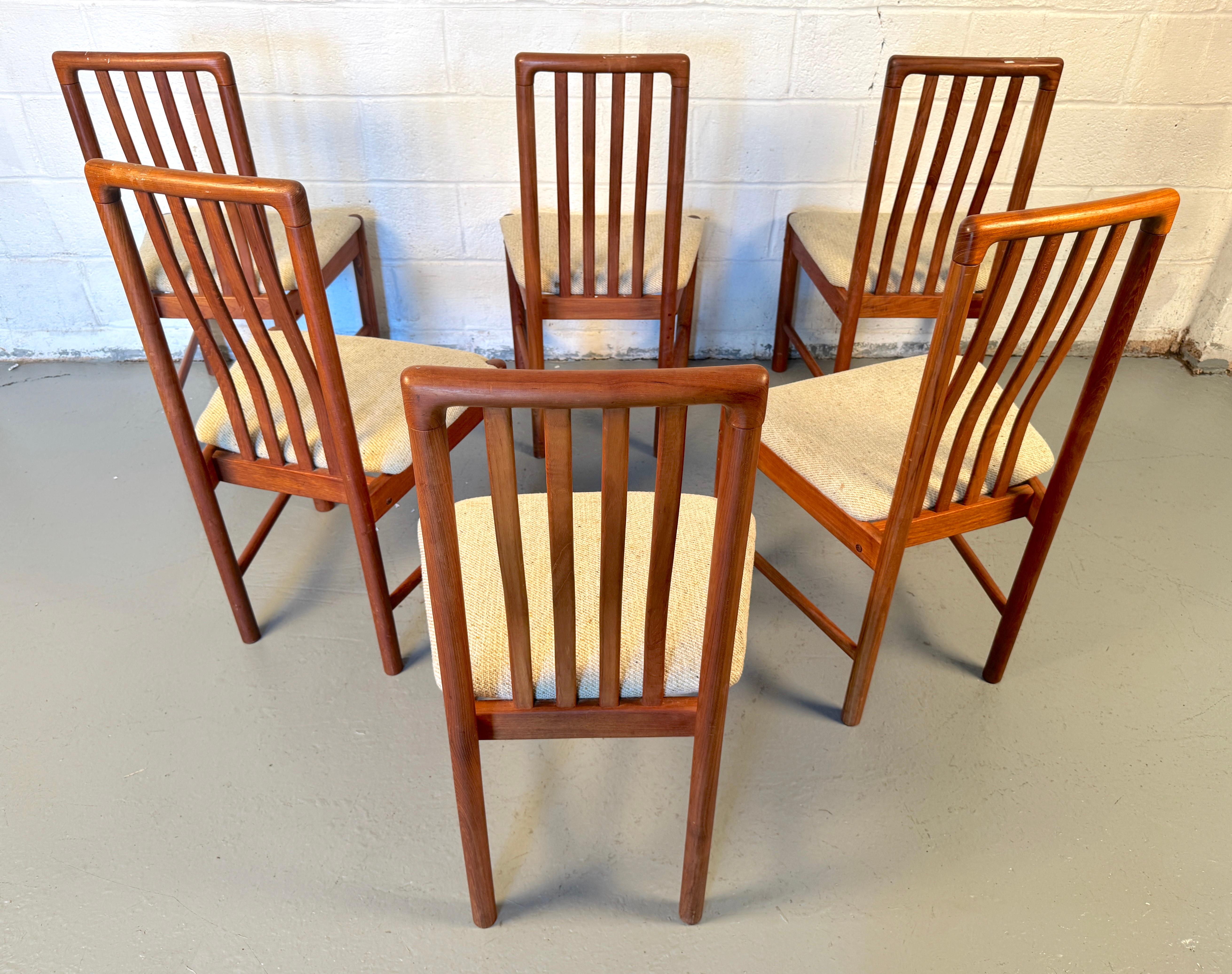 Ensemble de 6 chaises de salle à manger en teck du milieu du siècle par Benny A Linden en vente 1