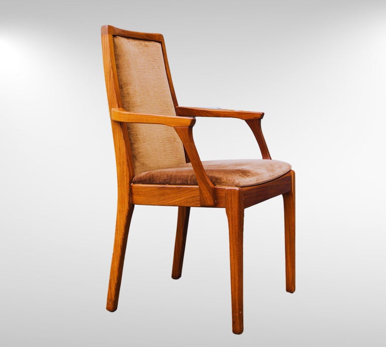 Set of 6 midcentury teak dining chairs by Nathan.
Consists of 4 Fresco chairs and 2 Carver armchairs.
Upholstered in good quality chocolate brown velvet fabric.
All chairs in good sturdy condition without structural damage.
All covers clean and