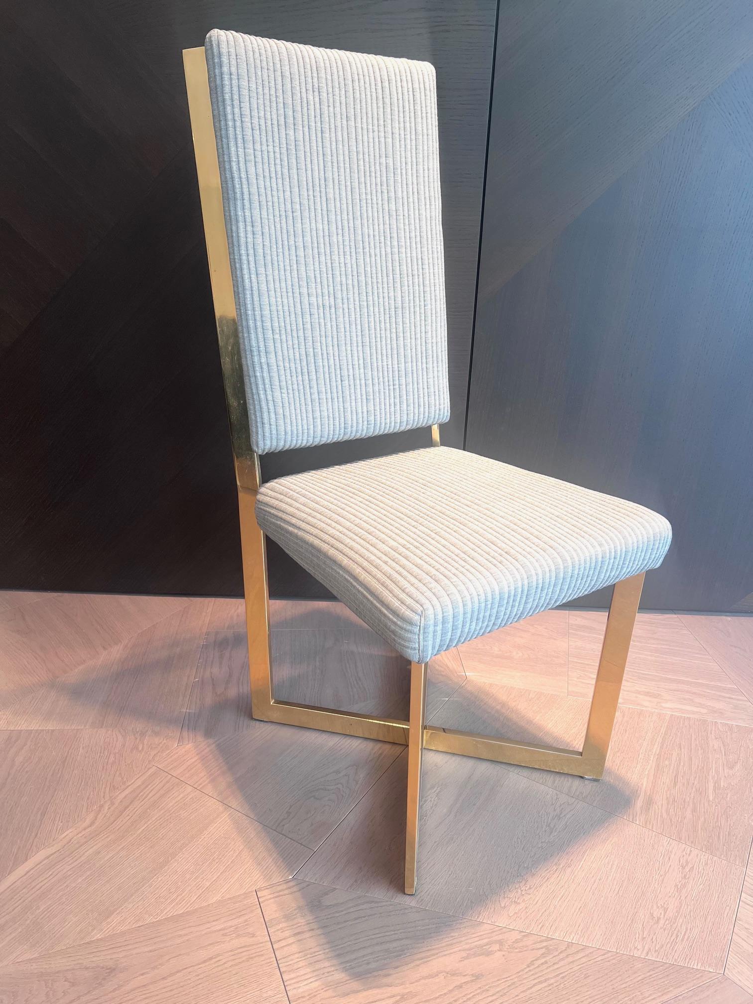 
Vintage dining chairs made of brass with beautiful new wool fabric upholstery. These chairs are in excellent condition and feature a timeless design from the 1980s. The sturdy brass frames add a touch of elegance and durability, while the fresh