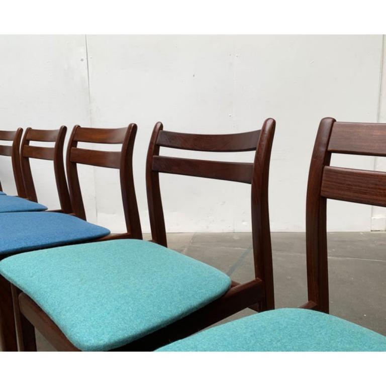 Set di 6 sedie da pranzo in noce di metà secolo, anni '60 in vendita 5