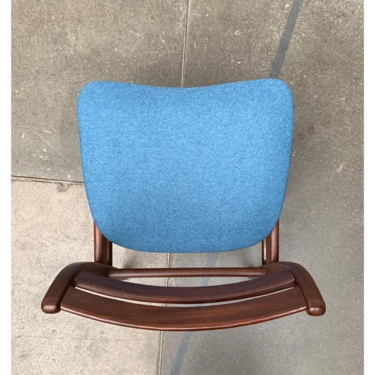 Set di 6 sedie da pranzo in noce di metà secolo, anni '60 in vendita 3