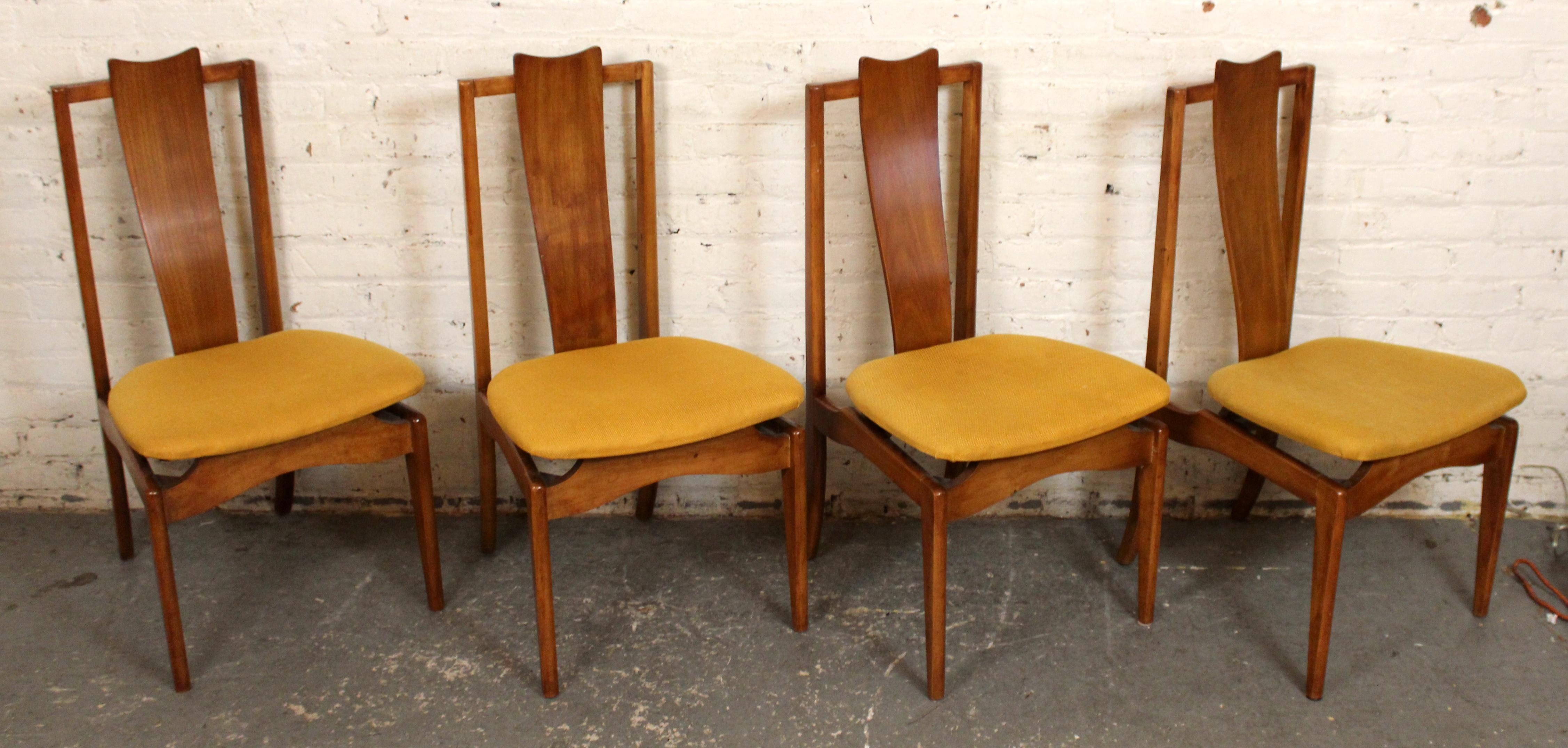 Set of 6 Mid-Century Walnut Dining Chairs by Young Manufacturing Co. For Sale 6