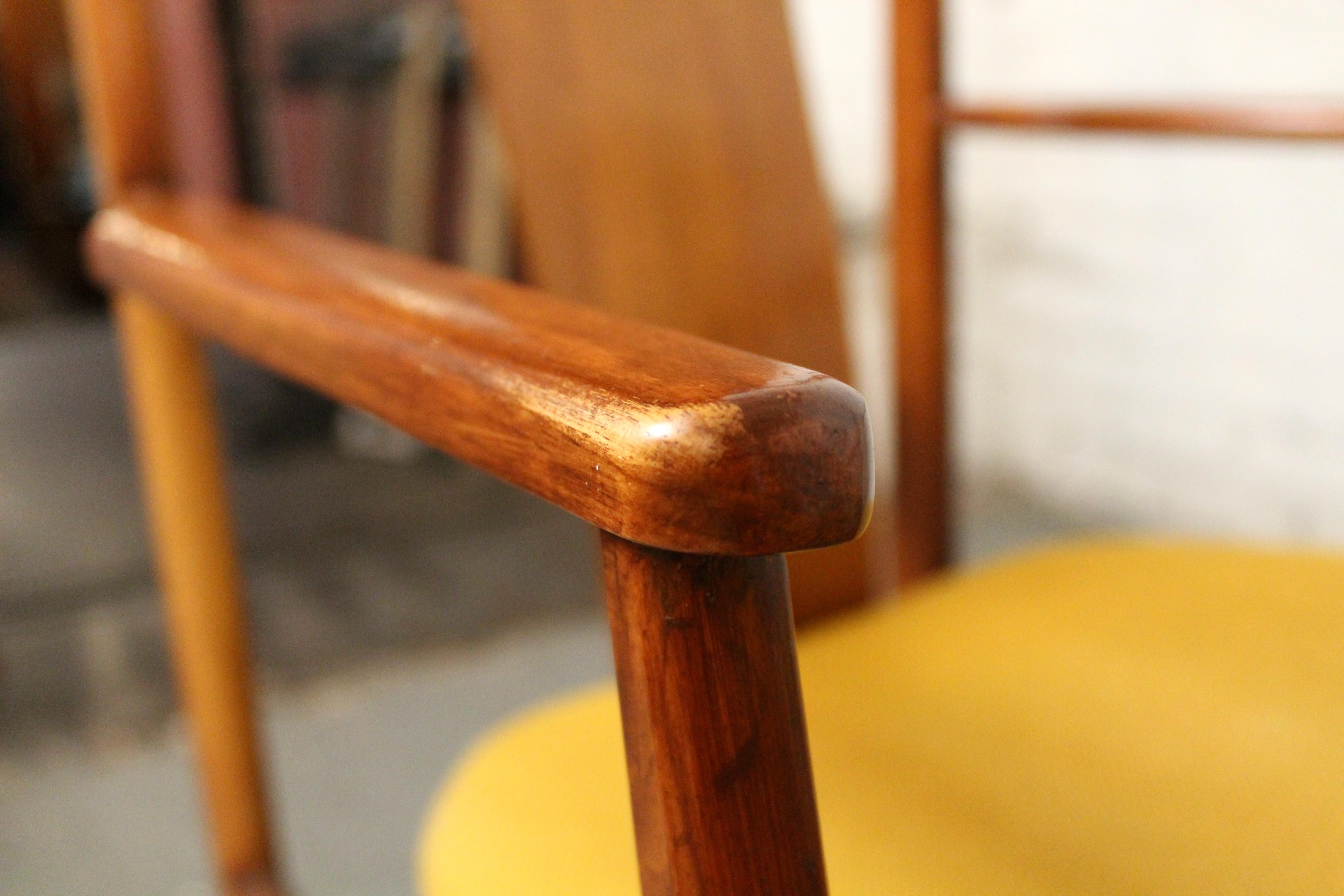 Set of 6 Mid-Century Walnut Dining Chairs by Young Manufacturing Co. For Sale 12