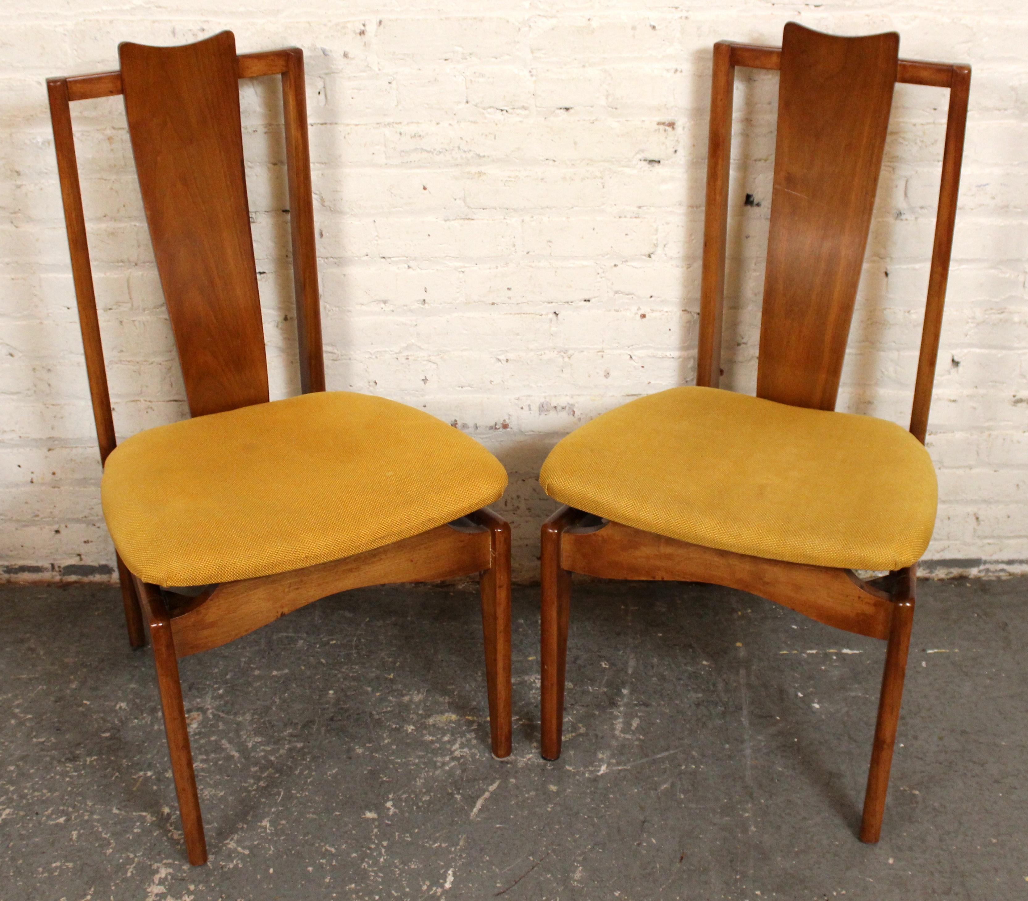 Set of 6 Mid-Century Walnut Dining Chairs by Young Manufacturing Co. For Sale 13