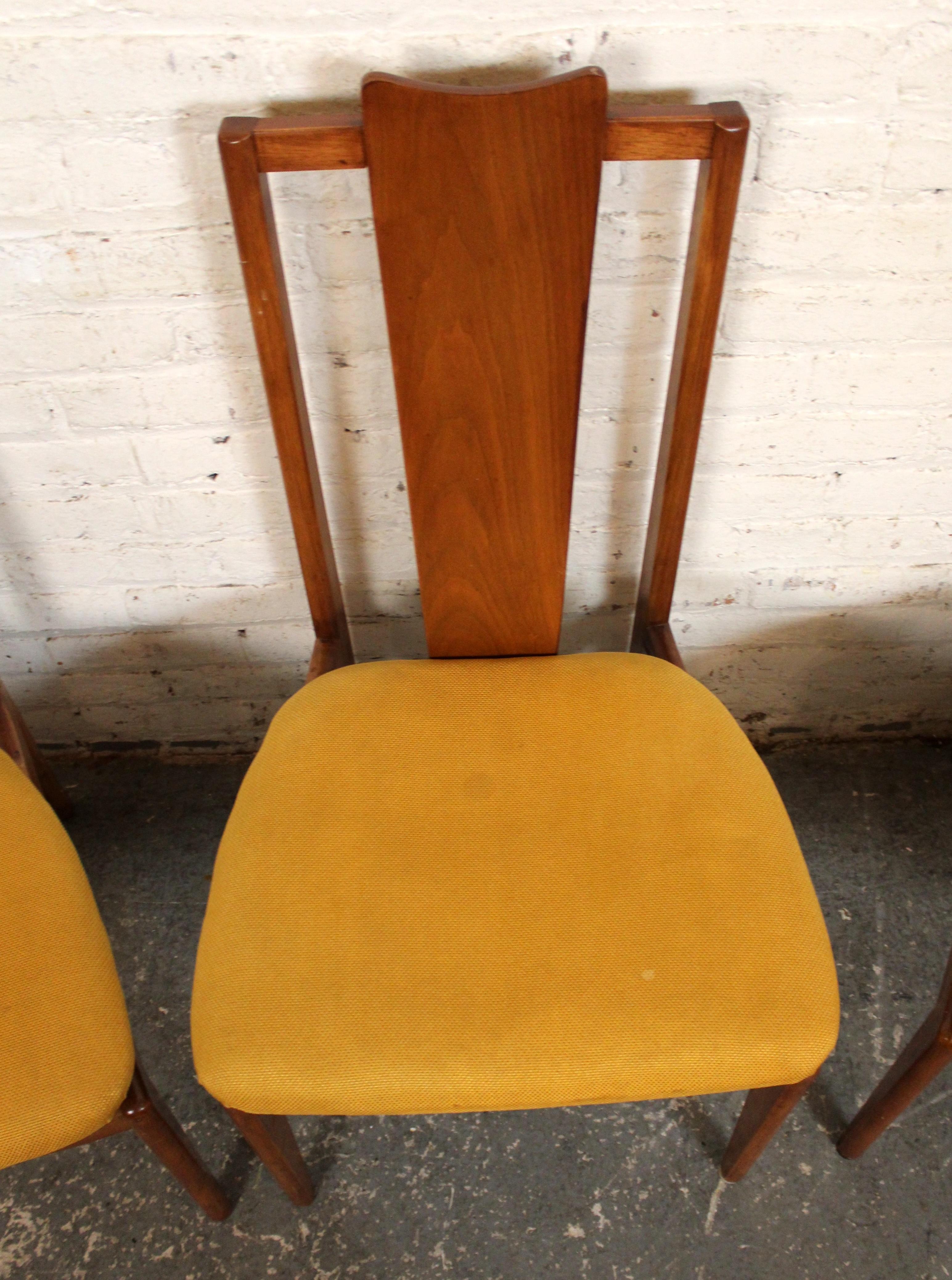 20th Century Set of 6 Mid-Century Walnut Dining Chairs by Young Manufacturing Co. For Sale