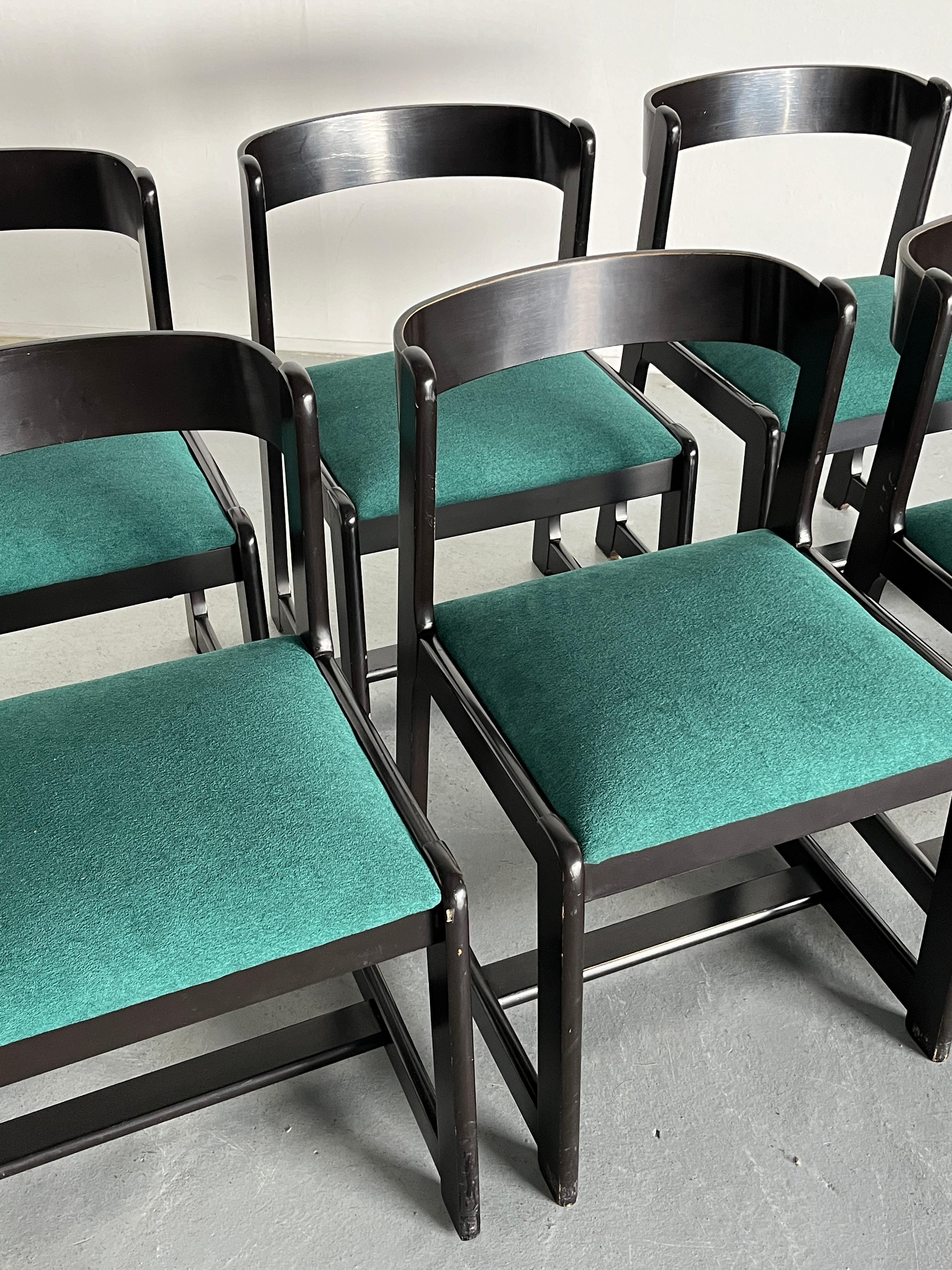 Ensemble de 6 chaises de salle à manger vintage en bois du milieu du siècle dans le style de Willy RIzzo, 1970 en vente 3