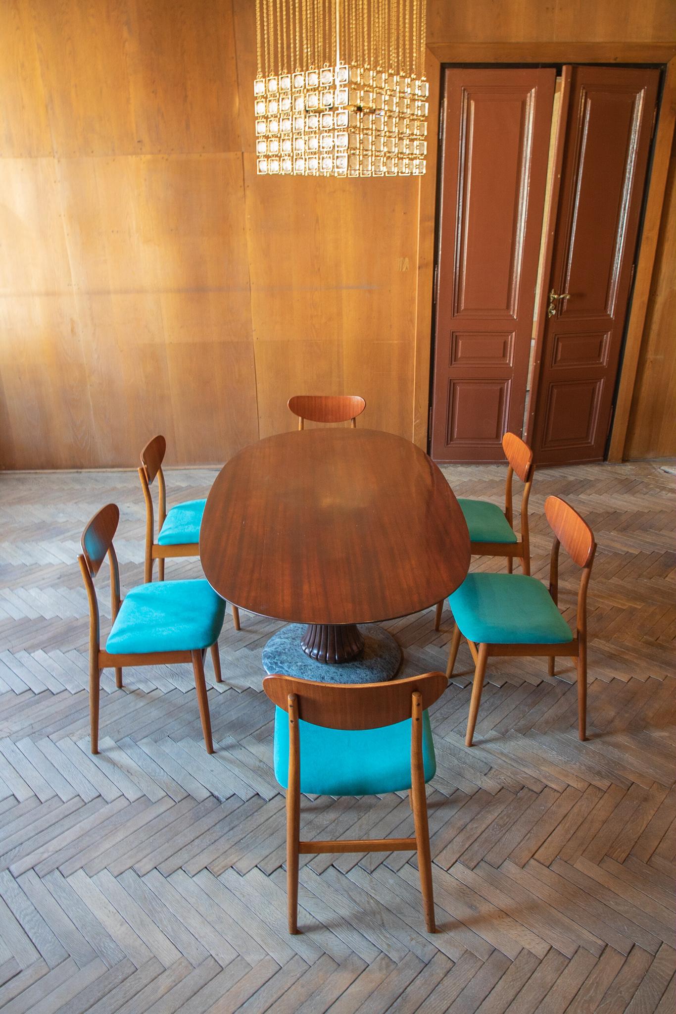 Chaises de salle à manger modernes du milieu du siècle avec tapisserie en velours bleu, ensemble de 6, années 1950 en vente 11