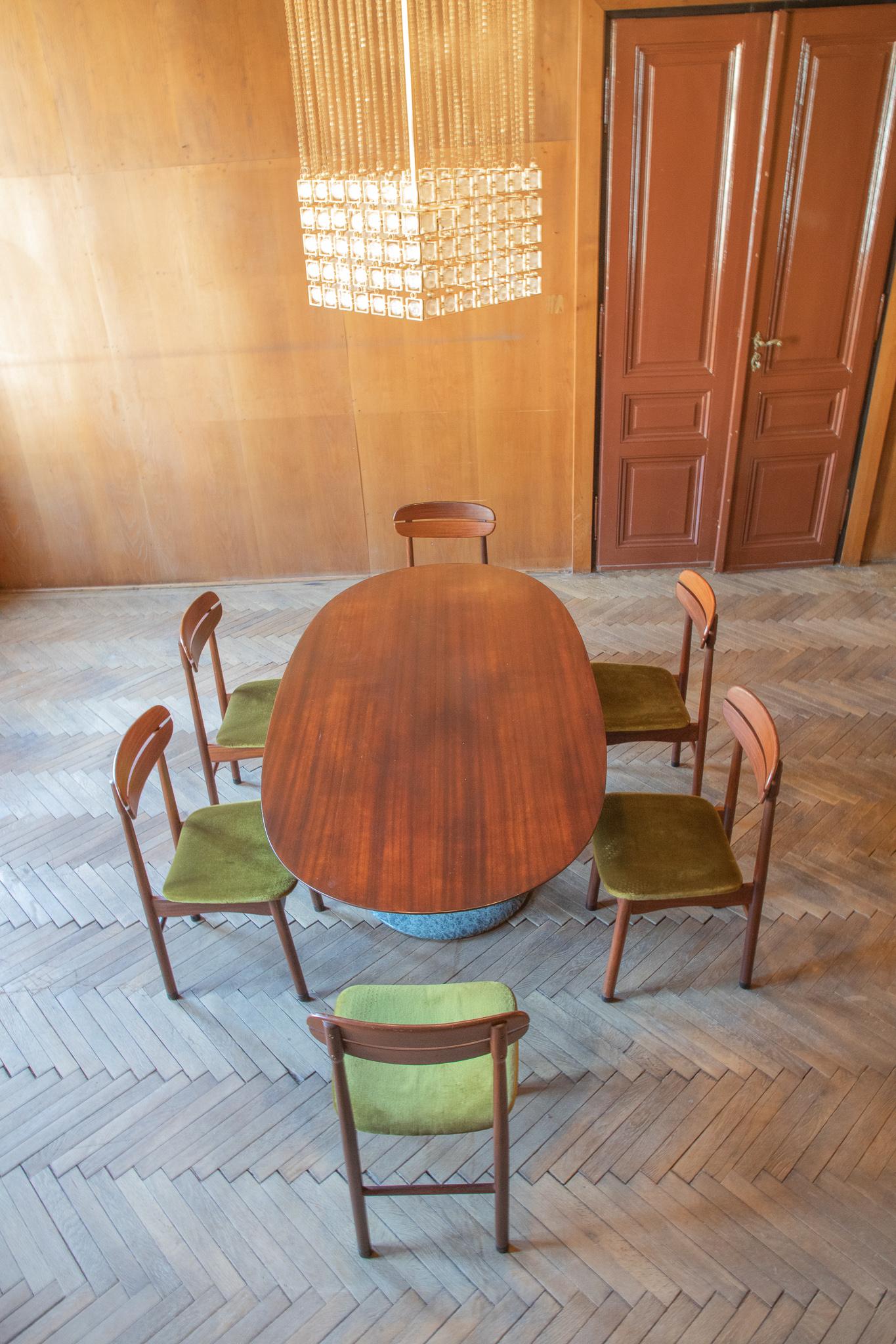 Chaises de salle à manger modernes du milieu du siècle dernier avec tapisserie en velours vert, lot de 6, années 1950 en vente 7