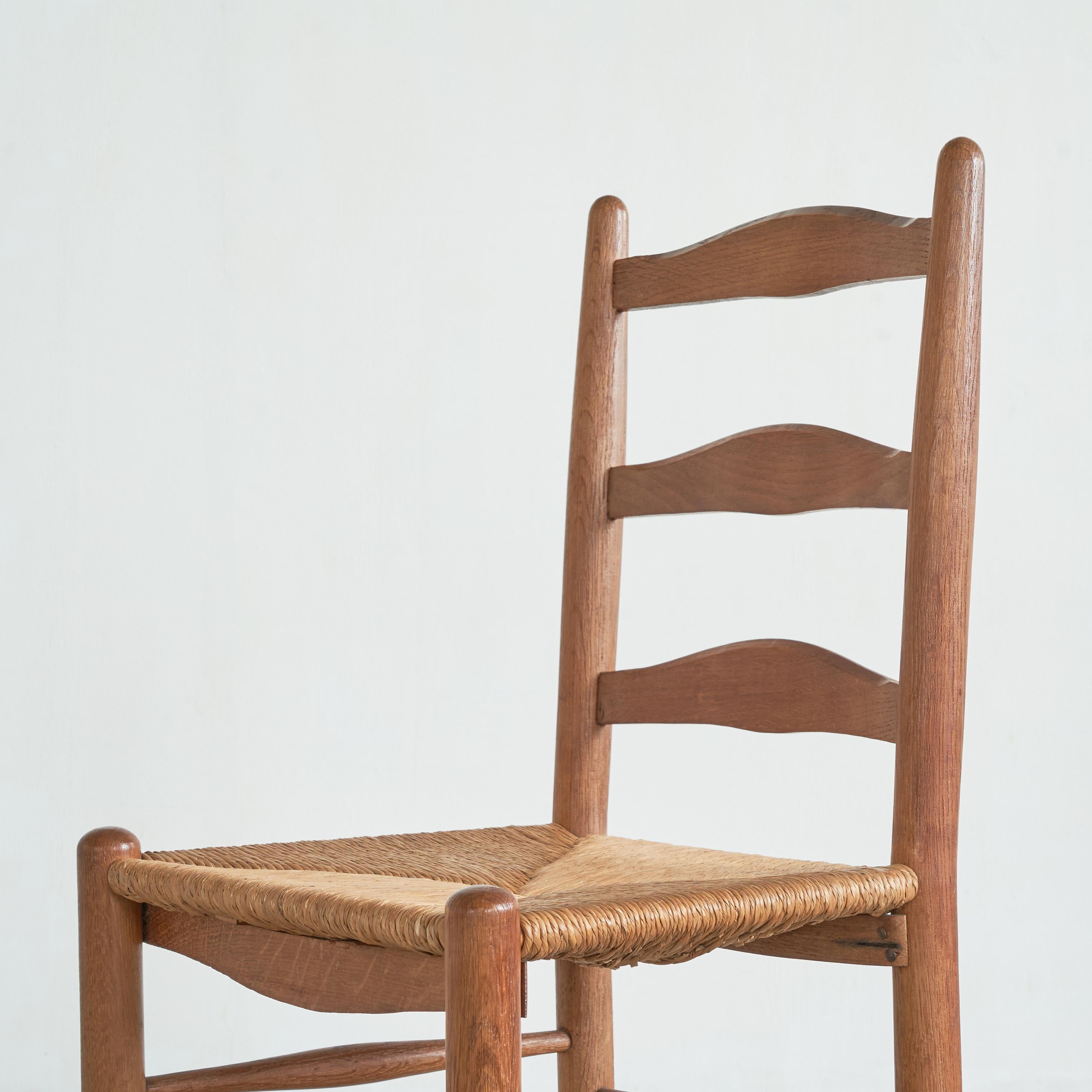 Set di 6 sedie in Oak e giunco del Medioevo, anni '50 In condizioni buone in vendita a Meer, VAN