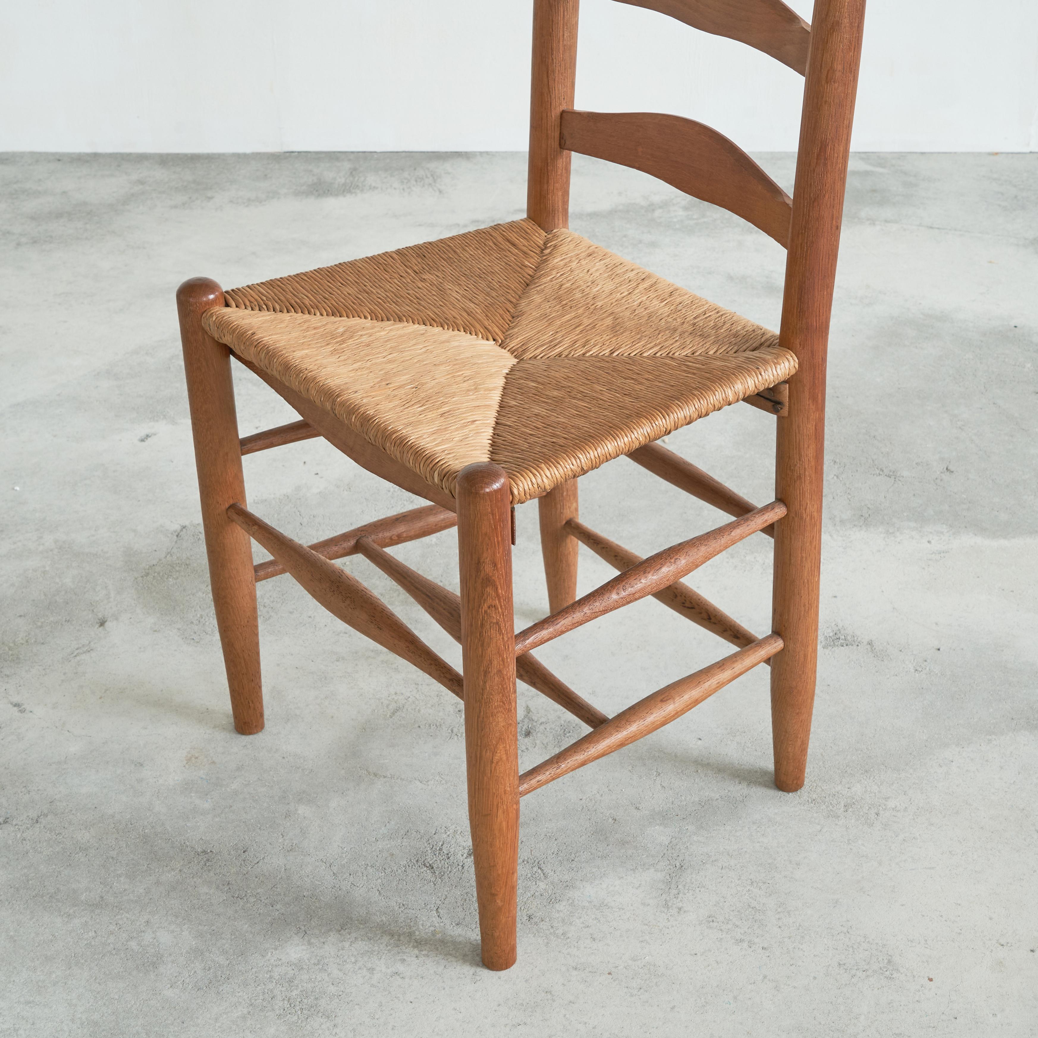 Set di 6 sedie in Oak e giunco del Medioevo, anni '50 in vendita 1