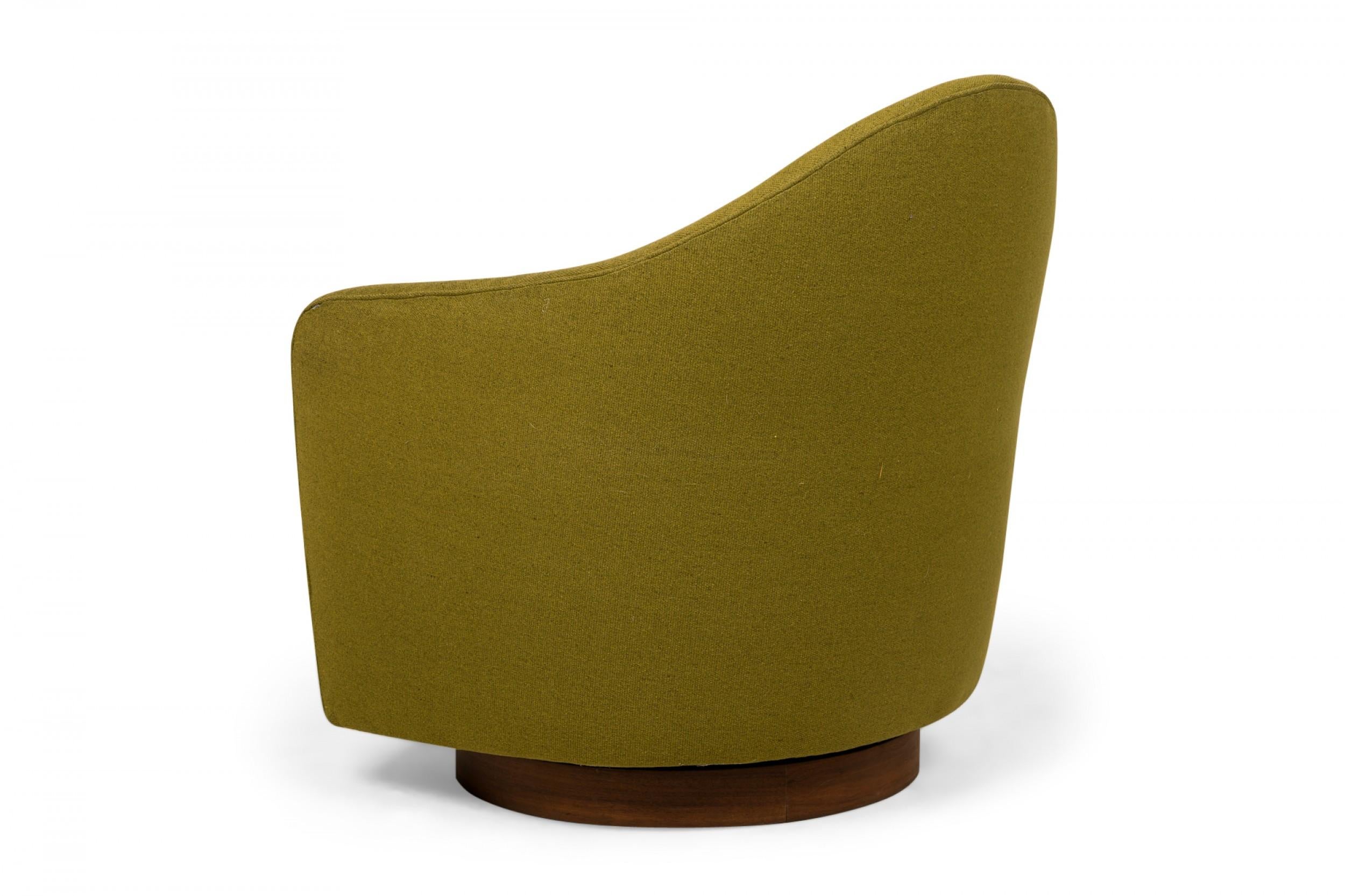 Tissu Ensemble de 6 fauteuils pivotants tapissés vert olive Milo Baughman pour Thayer Coggin en vente