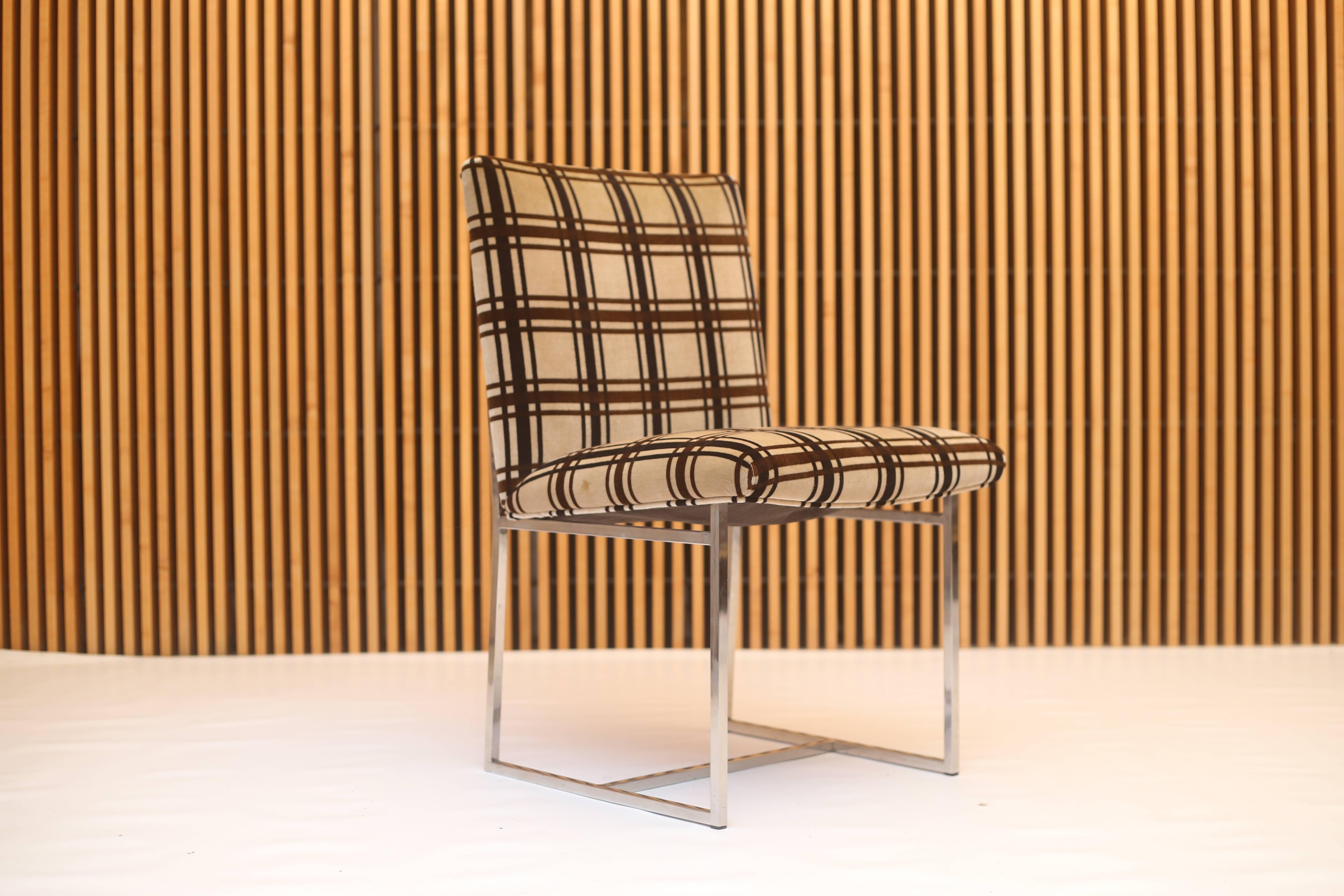 A set of six high style Mid-Century Modern dining chairs in the style of Milo Baughman. Vintage with original plaid upholstery reminiscent of Jack Lenor Larsen fabric in a brown beige colorway. 

Dimensions:
Seat height 17