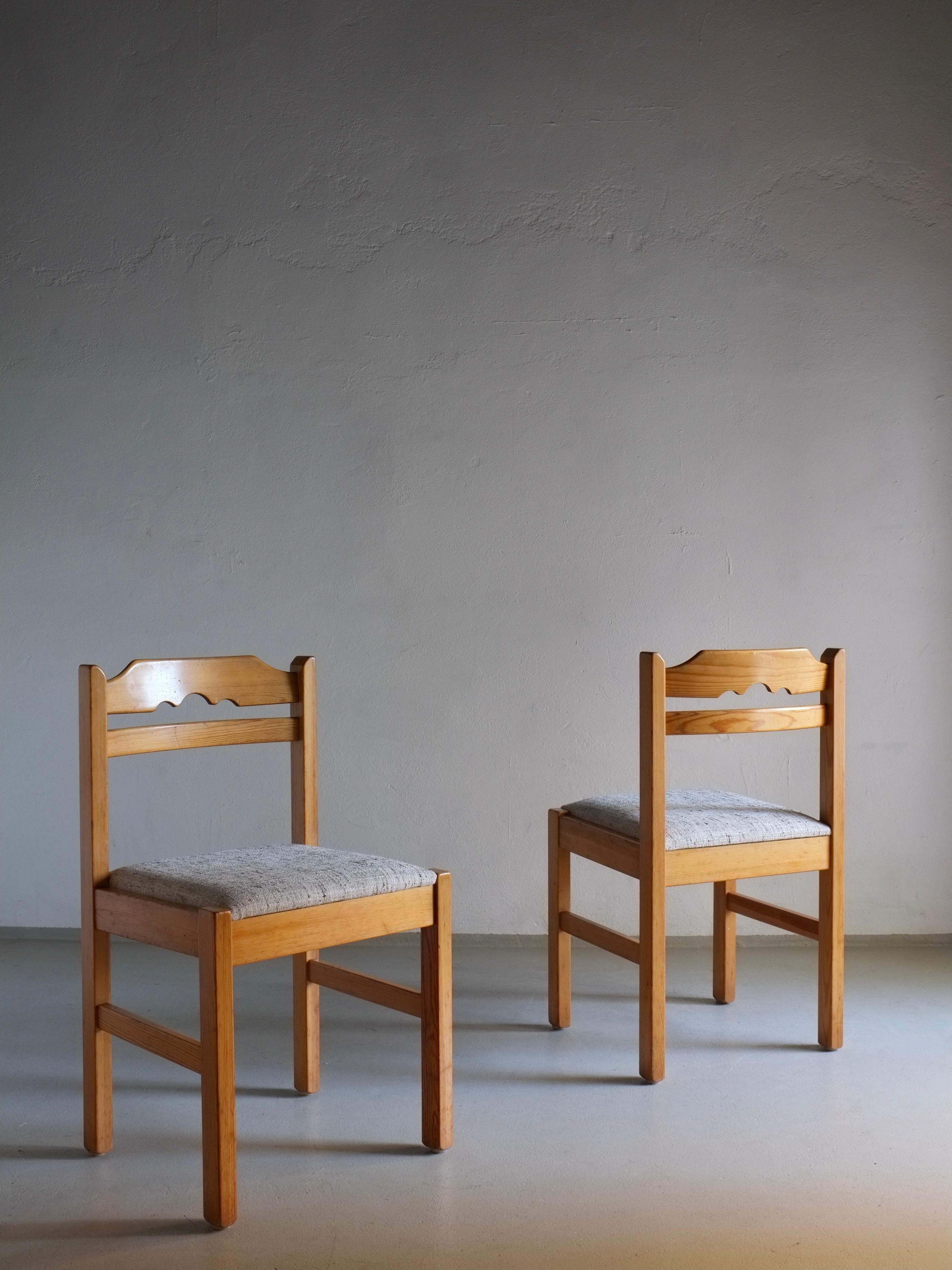 Scandinavo moderno Set di 6 sedie da pranzo minimaliste in pino, Svezia, anni '60 in vendita