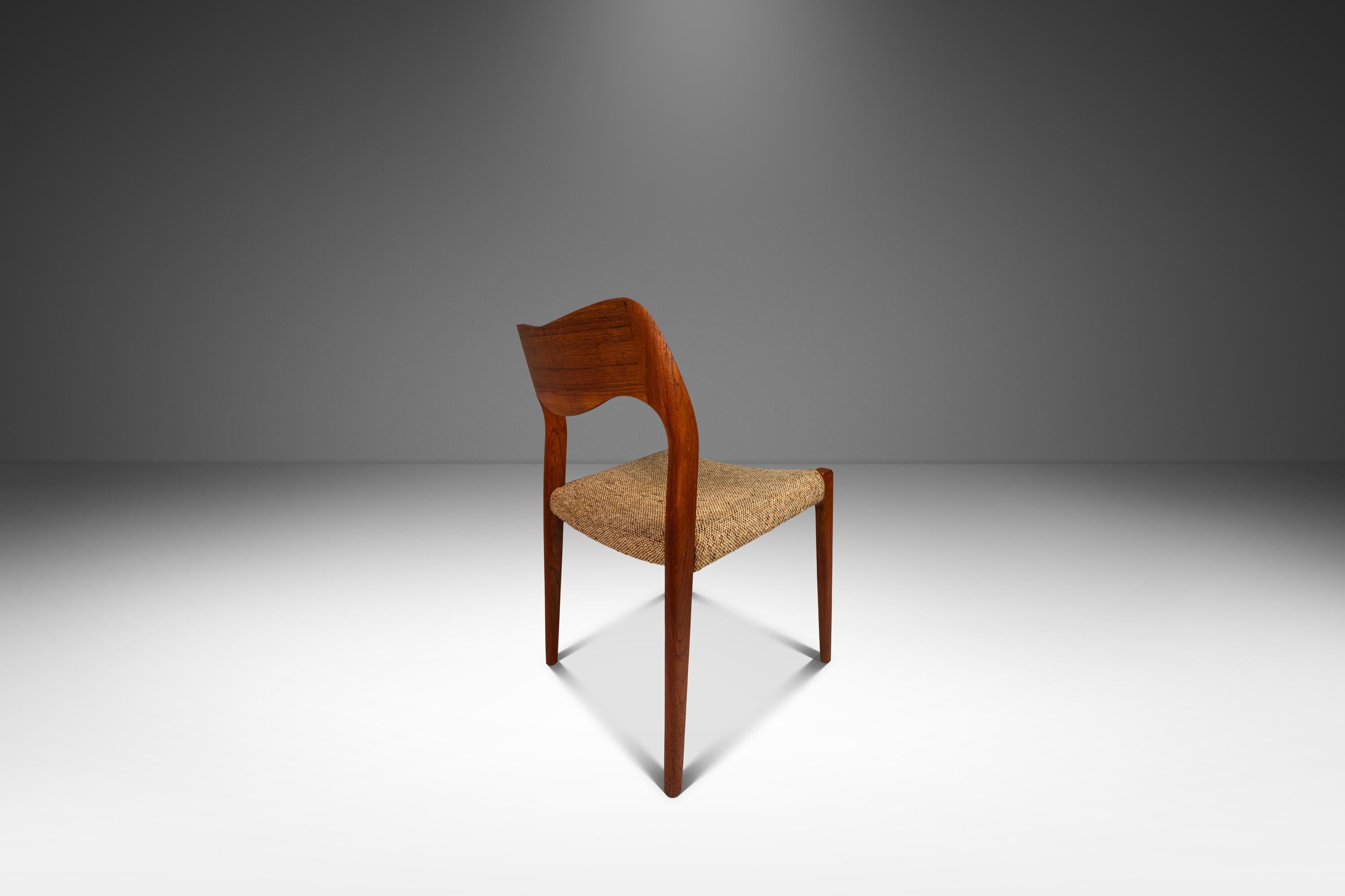 Teck Ensemble de 6 chaises modèle #71, Niels Møller, J.L.A. Møllers Møbelfabrik, Danemark, 1960 en vente