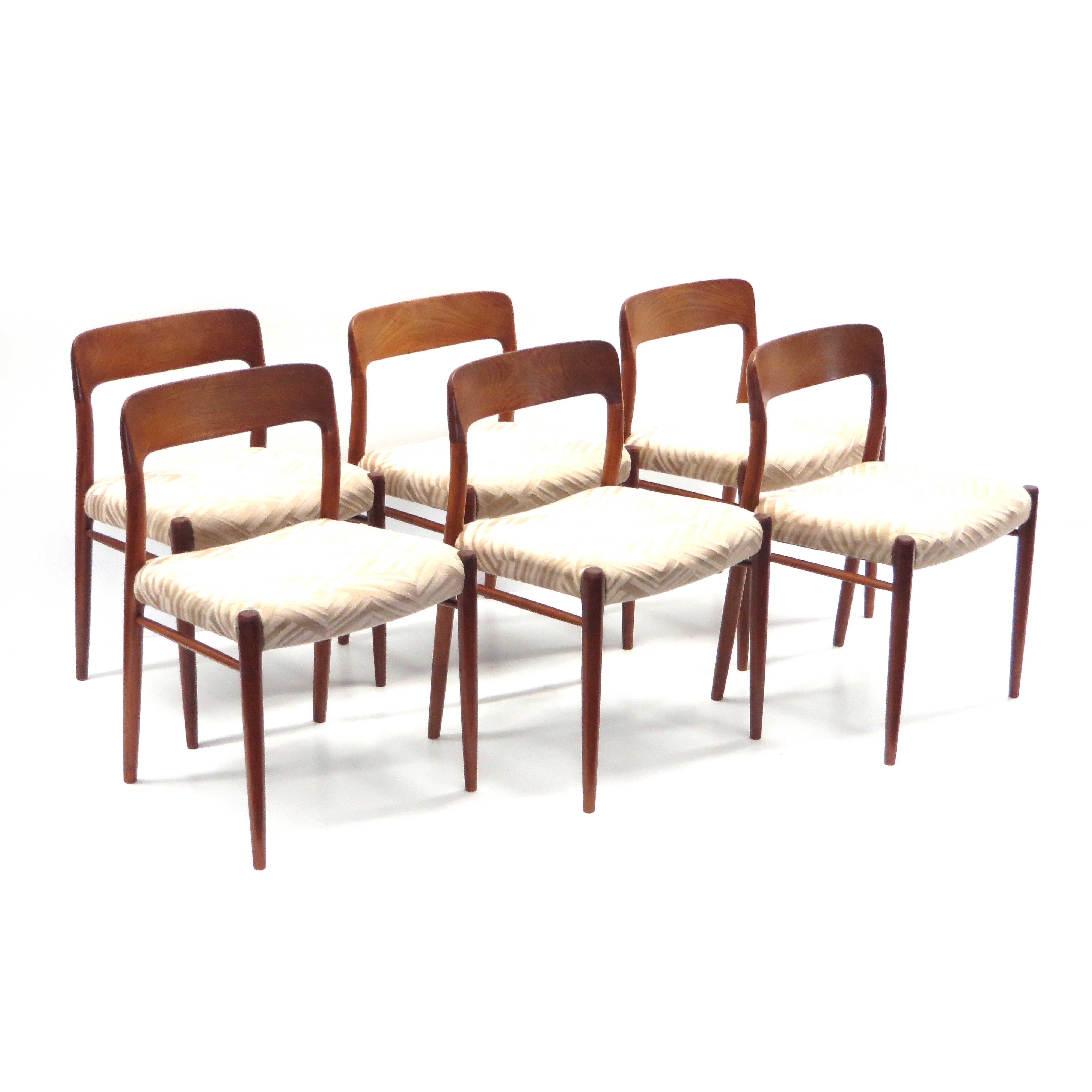 Set of 6 Model 75 chairs designed by Niels Möller from the 1960s In Good Condition For Sale In Breda, NB