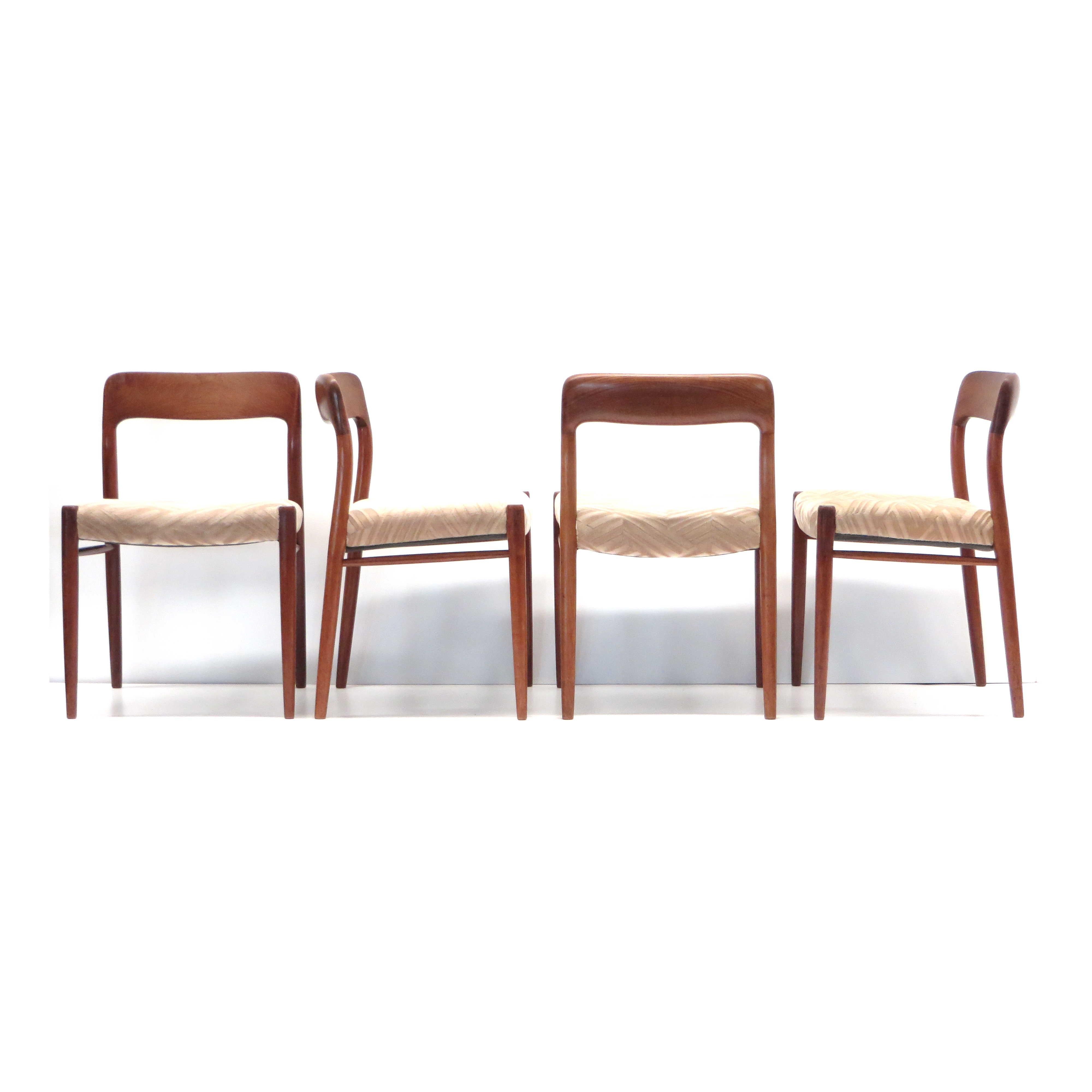 Mid-20th Century Set of 6 Model 75 chairs designed by Niels Möller from the 1960s For Sale