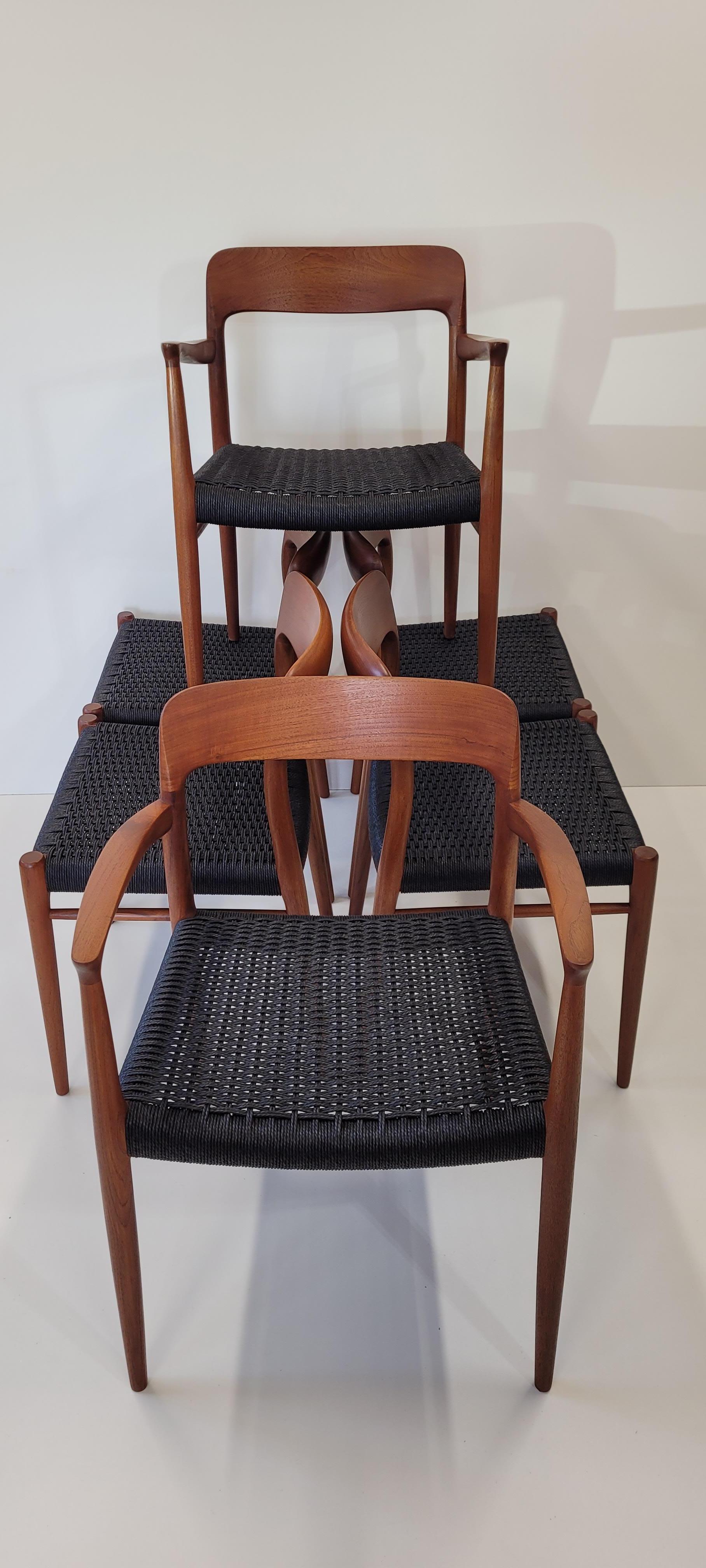 Teck Ensemble de 6 chaises de salle à manger Model 75 & Model 56 par Niels Otto Møller en vente