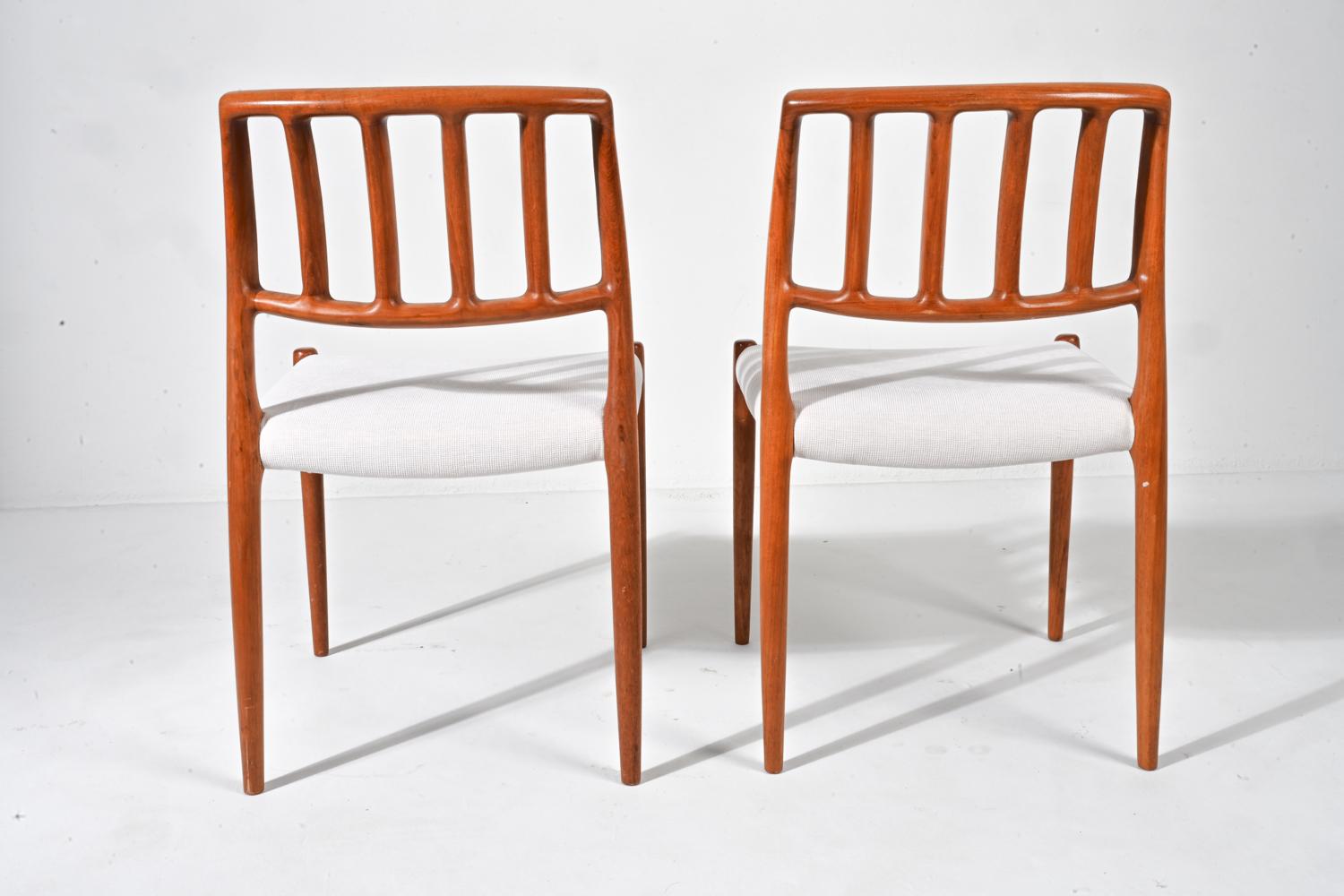 Ensemble de 6 chaises de salle à manger modèle 83 en teck et tissu ; Niels Otto Møller, Danemark en vente 4