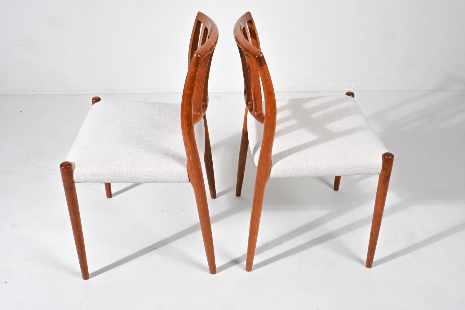 Ensemble de 6 chaises de salle à manger modèle 83 en teck et tissu ; Niels Otto Møller, Danemark en vente 5