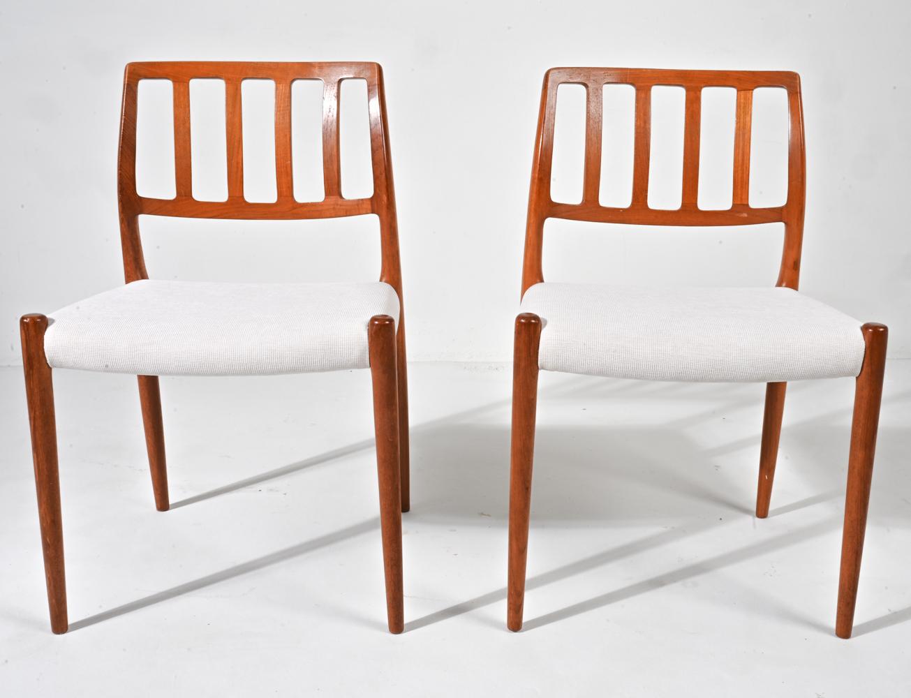 Fin du 20e siècle Ensemble de 6 chaises de salle à manger modèle 83 en teck et tissu ; Niels Otto Møller, Danemark en vente