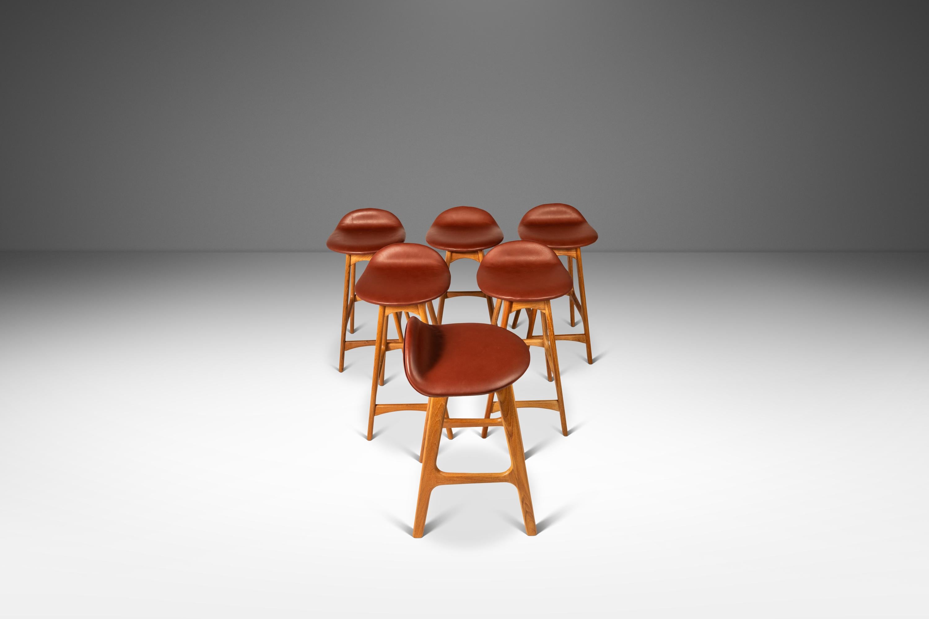  Introducing an expansive set of six Model OD-61 counter-height barstools designed by the influential Erik Buch for the lauded Odense Møbelfabrik. Recently undergoing a comprehensive restoration process this exceptional set features new Italian