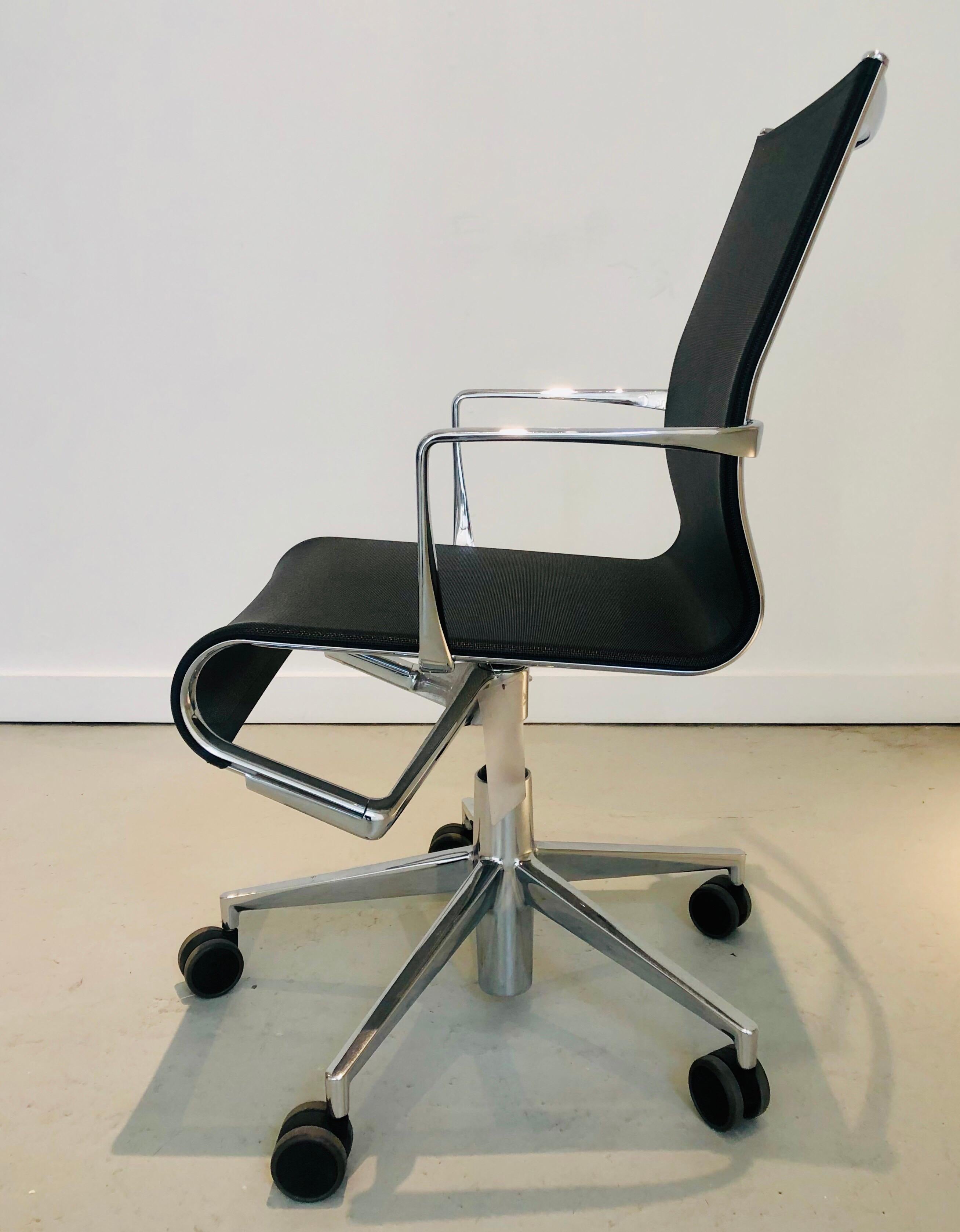 Set of 6 Modern Black Office Chairs, Rolling Swivel, Arms, Alberto Meda Alias In Good Condition In San Francisco, CA