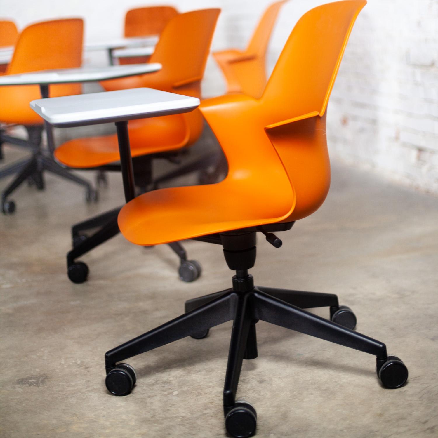 Set of 6 Modern Steelcase Orange Node Task Chairs w/Work Surface & 5 Prong Base For Sale 7