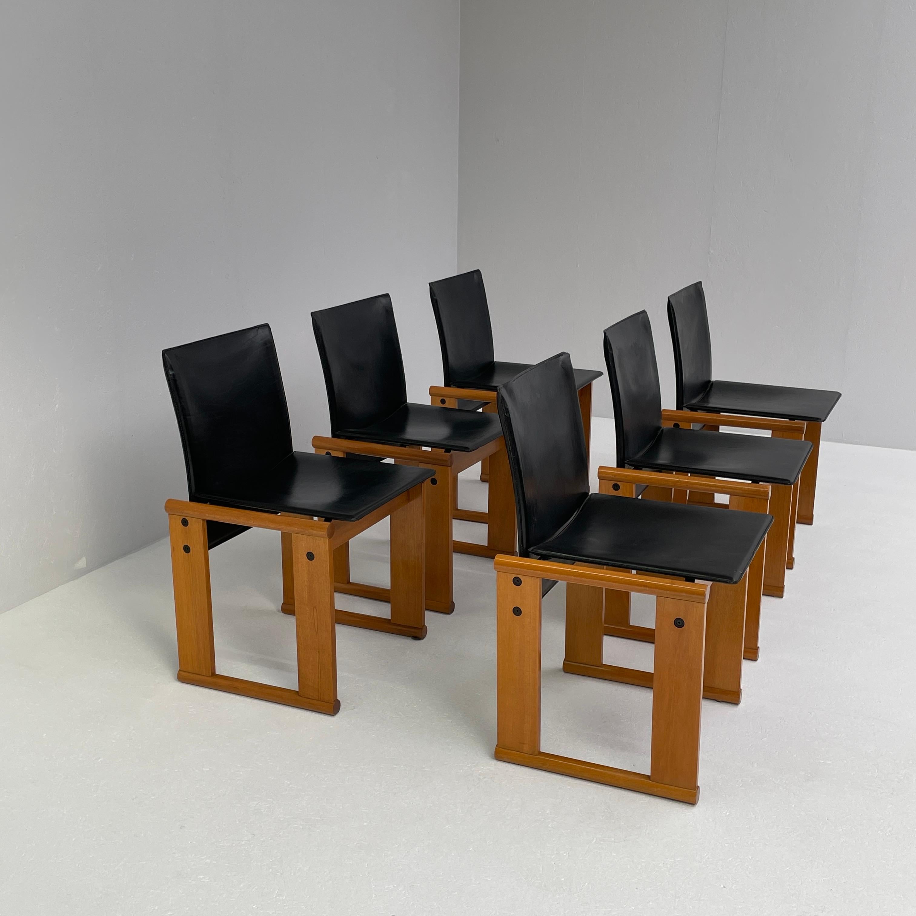 Set of 6 Monk chairs by Afra & Tobia Scarpa for Molteni, in black leather In Good Condition For Sale In Antwerpen, BE