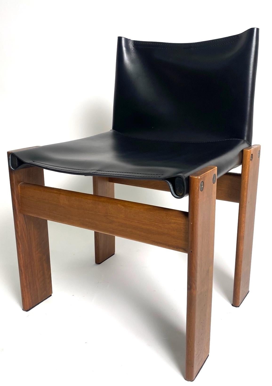 Set di 6 sedie in pelle e legno modello Monk, Afra & Tobia Scarpa per Molteni, Italia

È uno dei modelli più iconici e raffinati della famosa coppia di architetti e designer italiani Afra & Tobia Scarpa. Sedie comode ed eleganti, capaci di adattarsi