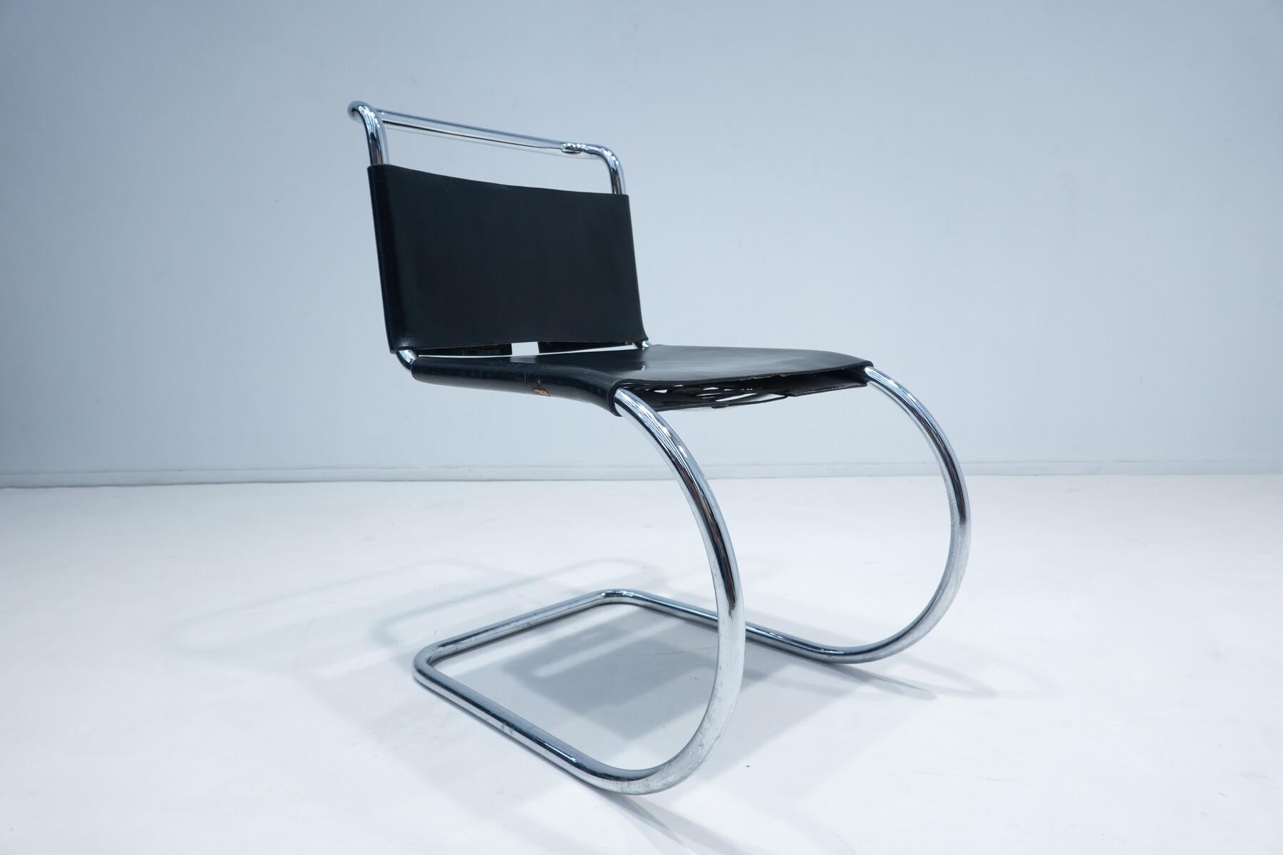 Mid-20th Century Set of 6 MR10 Chairs by Mies van der Rohe, Knoll International, Black Leather For Sale