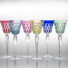 Ensemble de 6 verres multicolores en cristal de Baccarat, France