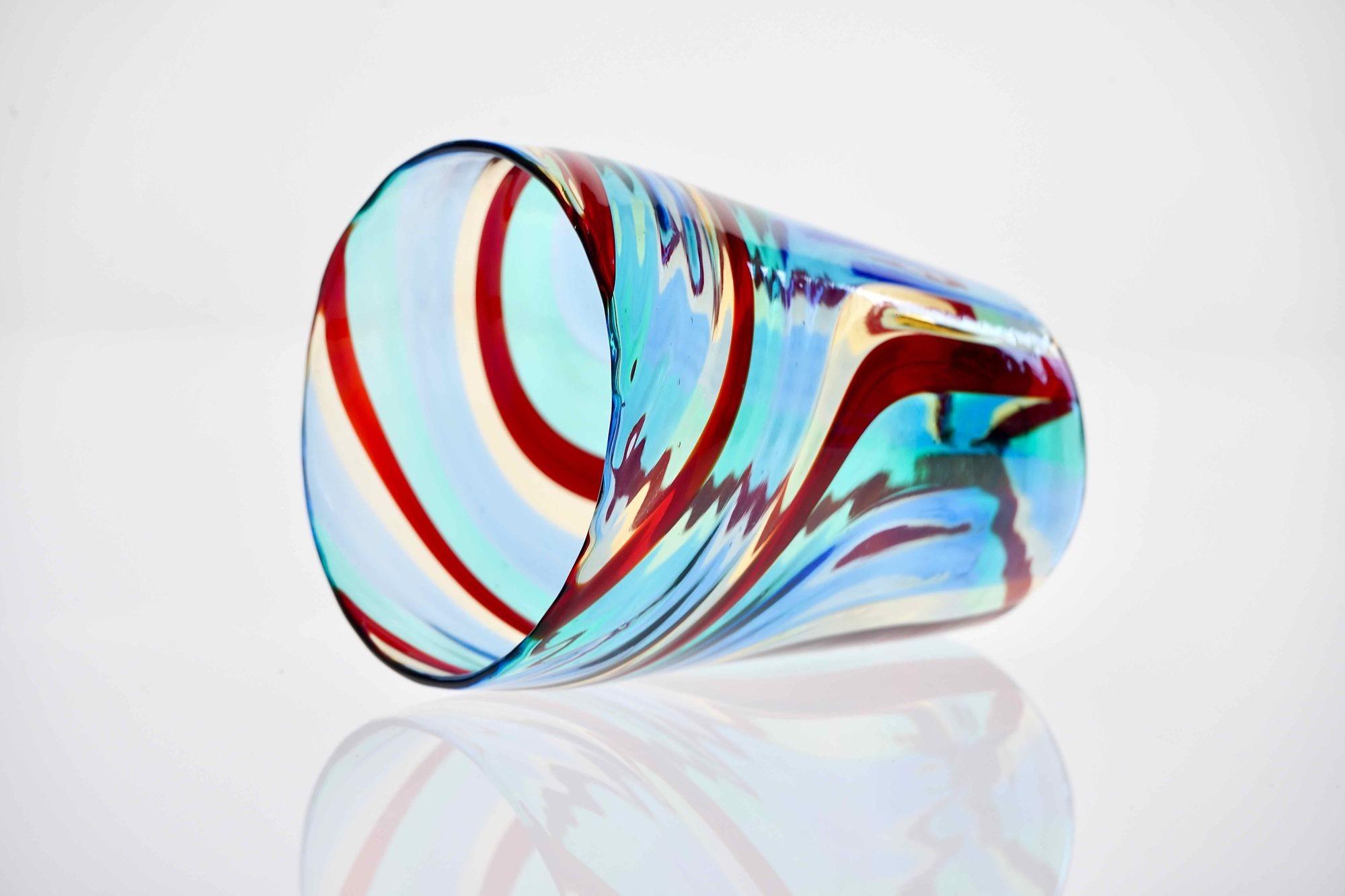 Mid-Century moderno Set di 6 bicchieri in vetro artistico di Murano, Mezzo Ritorto, tonalità di blu e rosso, firmato in vendita