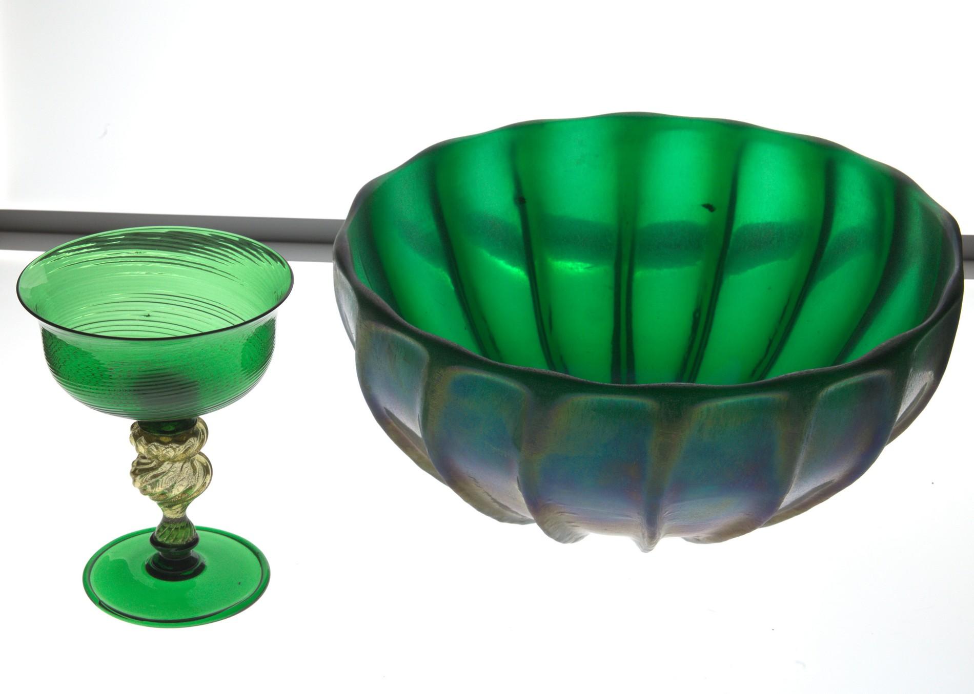 Set of 6 Murano Glass Deep Champagne Cups, Green Rigadin and Gold Leaf, Seguso 6