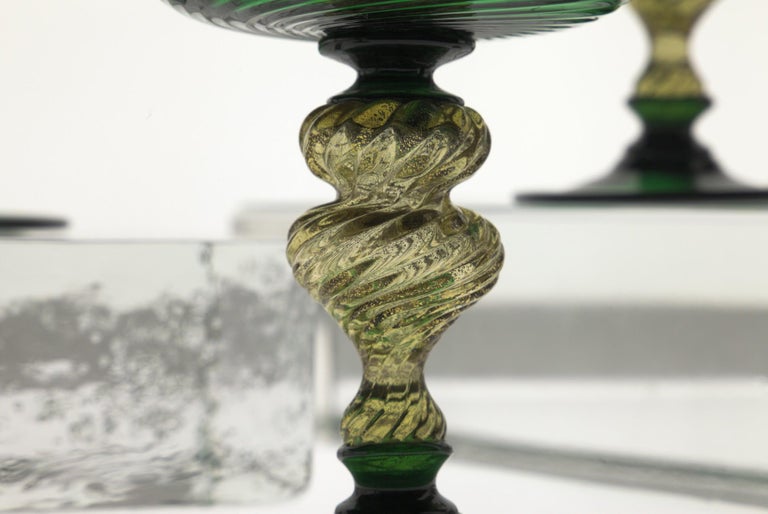 Mid-Century Modern Set of 6 Murano Glass Deep Champagne Cups, Green Rigadin and Gold Leaf, Seguso For Sale